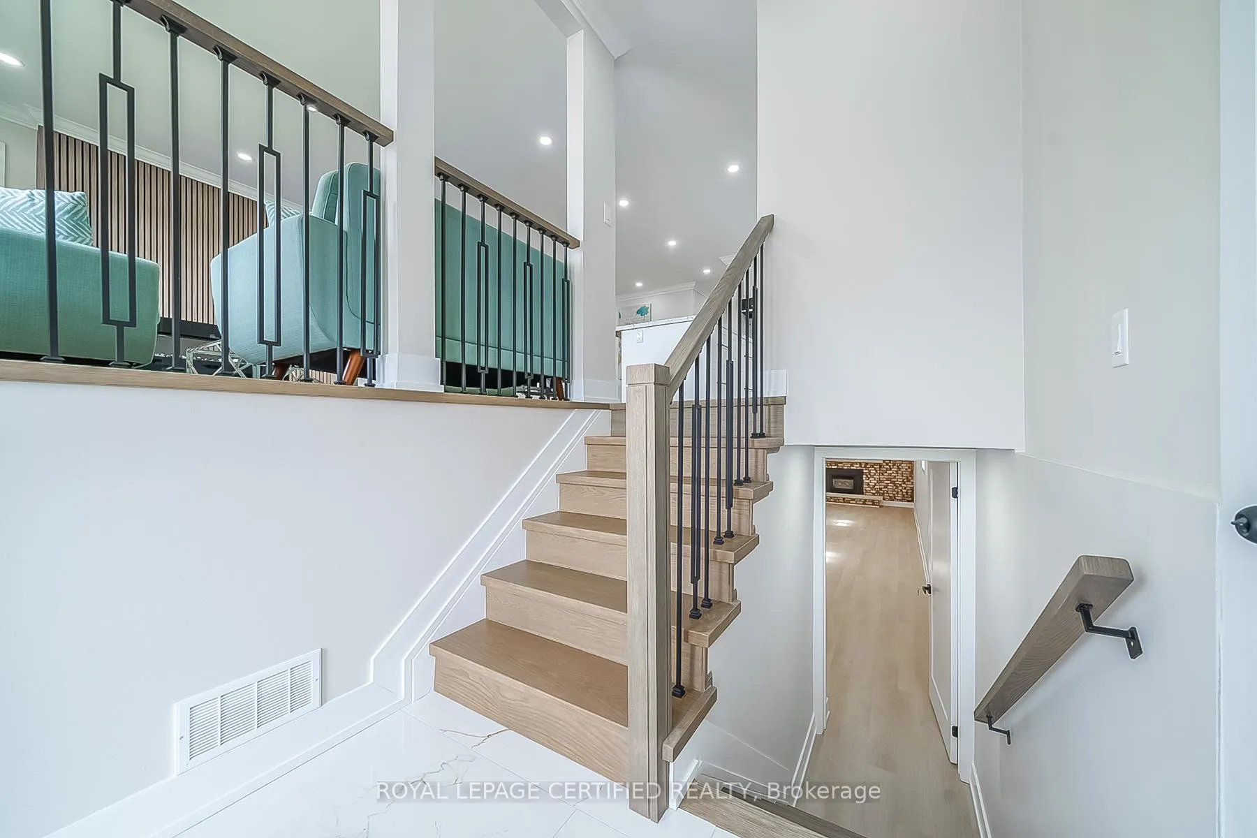 Photo 6 of 178 Marcella Crescent, Hamilton, Gershome — HOMEH