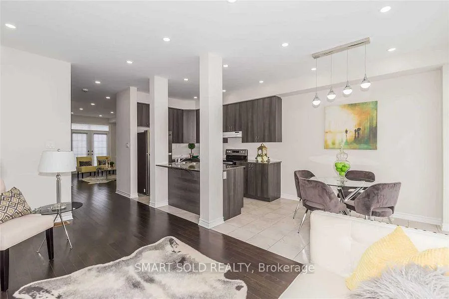 Photo 12 of 43 Farooq Boulevard, Vaughan, Vellore Village — HOMEH