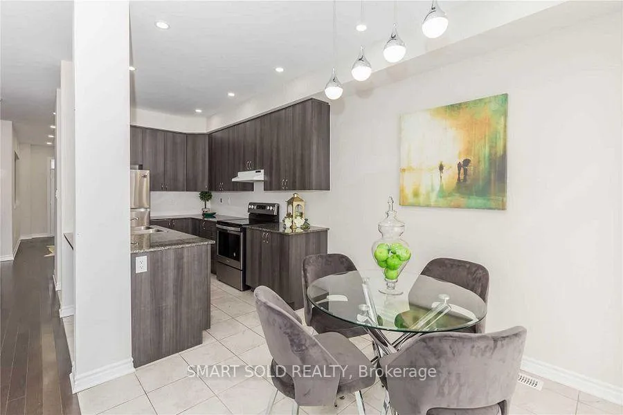 Photo 14 of 43 Farooq Boulevard, Vaughan, Vellore Village — HOMEH