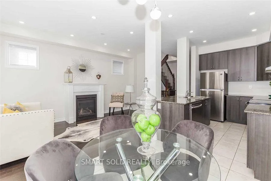 Photo 15 of 43 Farooq Boulevard, Vaughan, Vellore Village — HOMEH