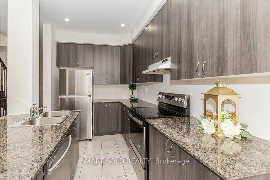 Photo 18 of 43 Farooq Boulevard, Vaughan, Vellore Village — HOMEH