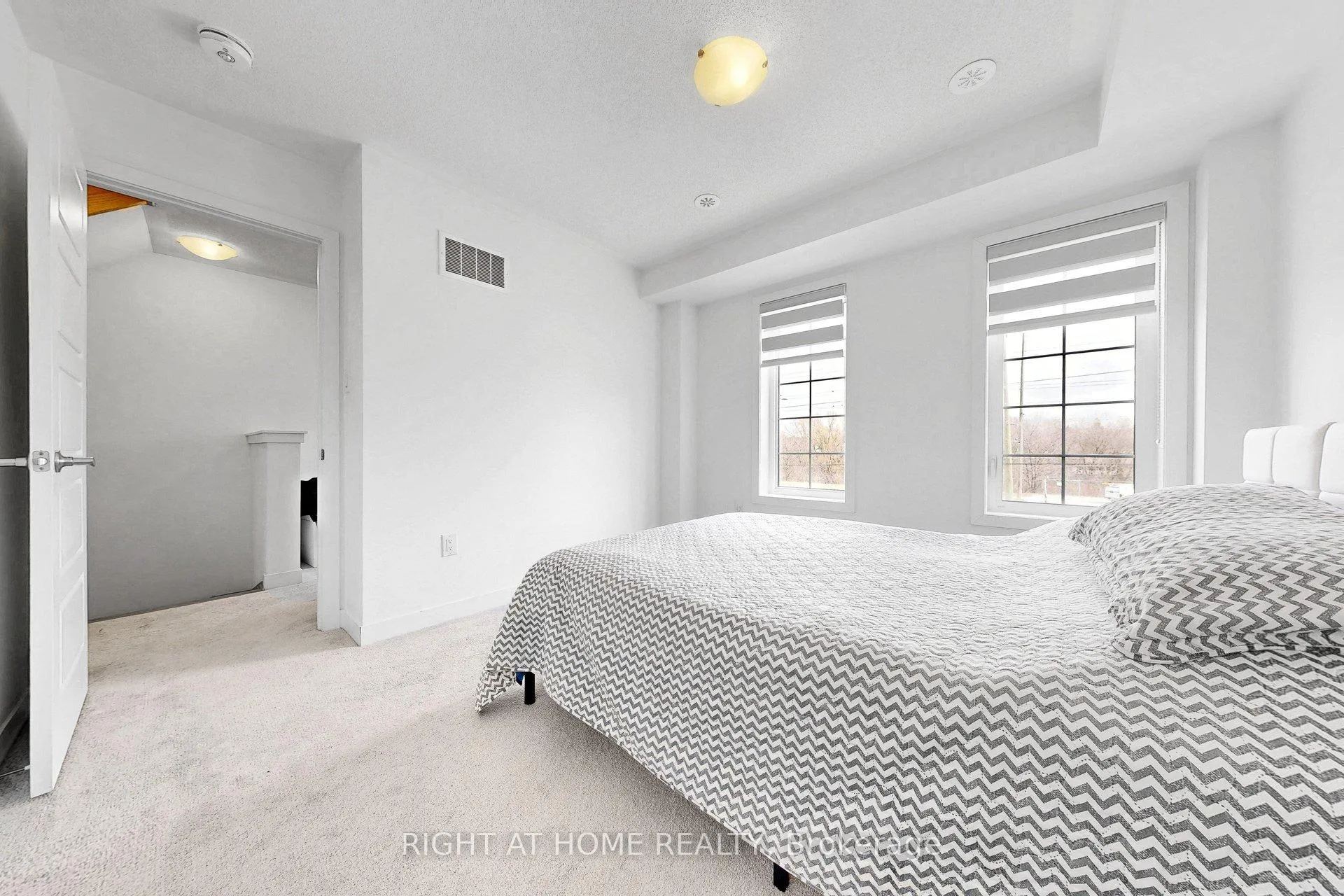 Photo 9 of 7 Selfridge Way, Whitby, Downtown Whitby — HOMEH