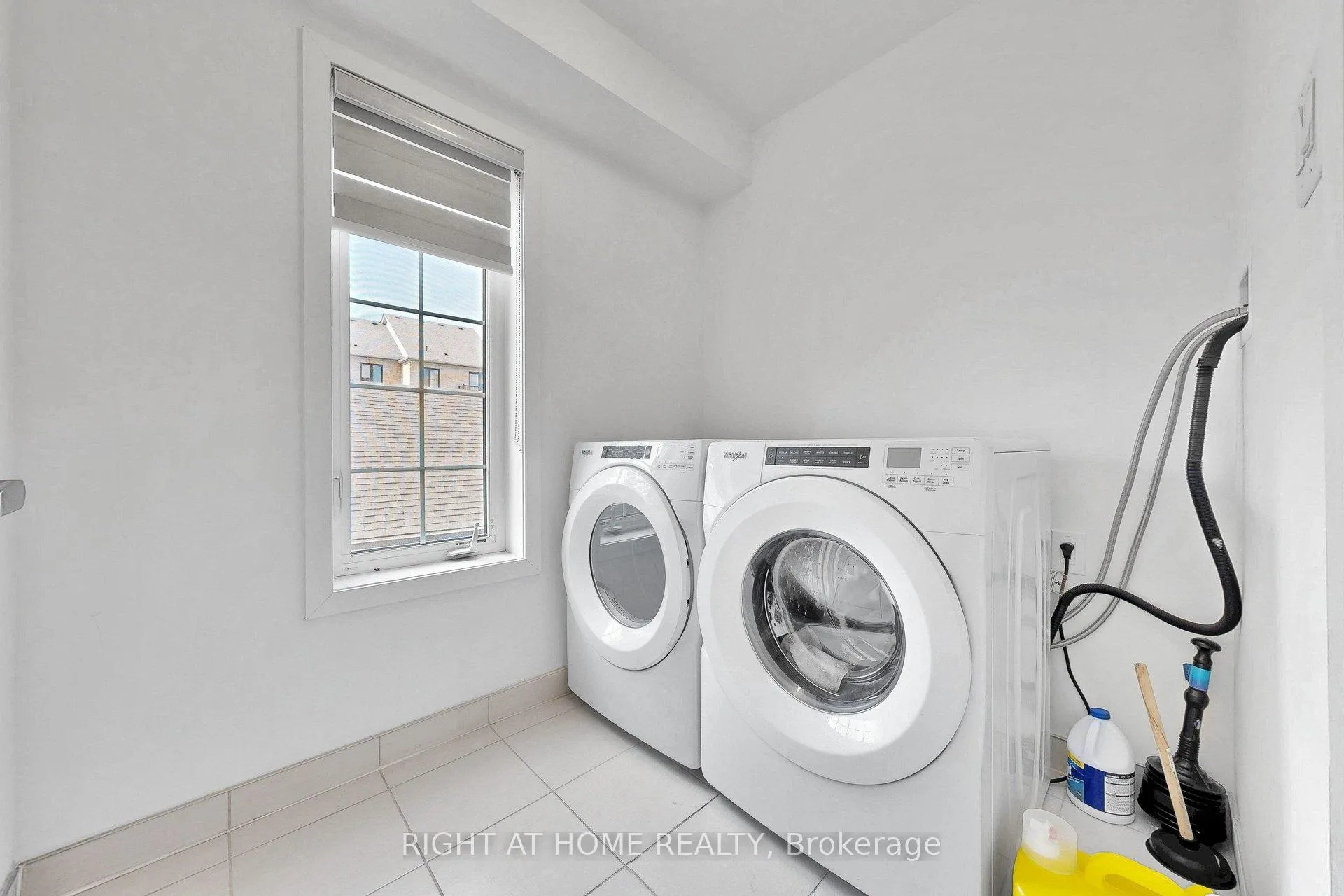 Photo 15 of 7 Selfridge Way, Whitby, Downtown Whitby — HOMEH