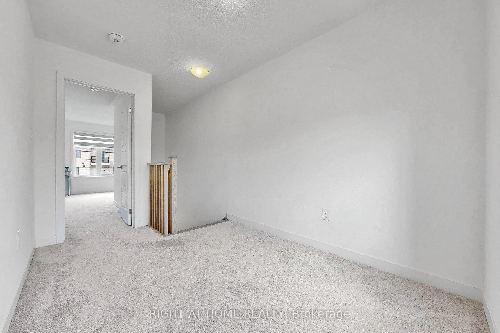 Photo 16 of 7 Selfridge Way, Whitby, Downtown Whitby — HOMEH