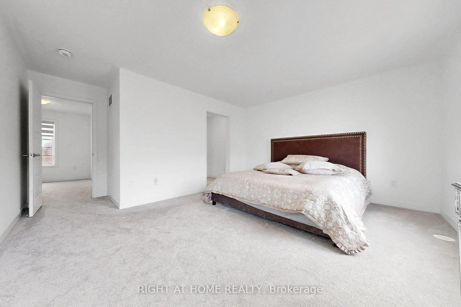 Photo 17 of 7 Selfridge Way, Whitby, Downtown Whitby — HOMEH