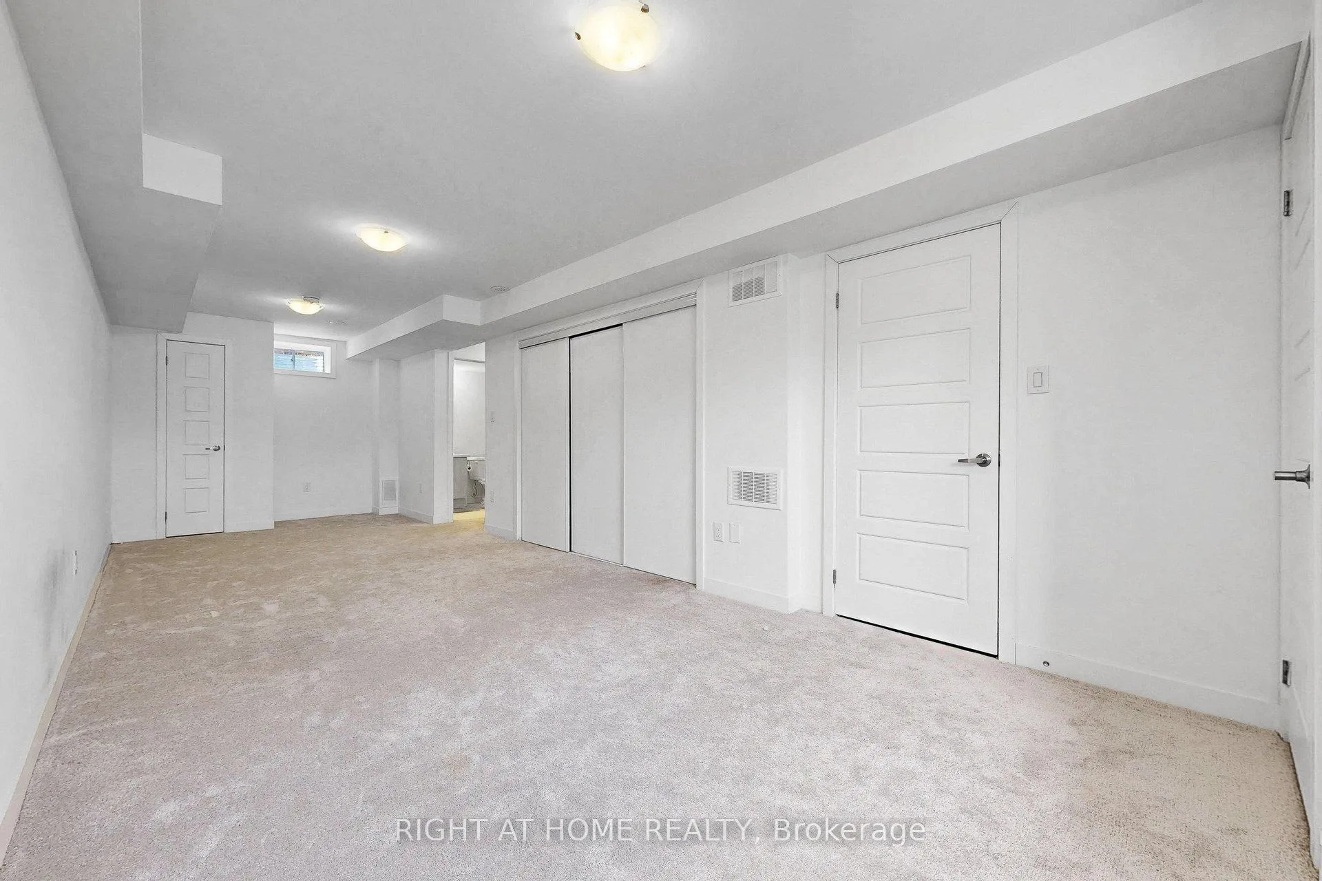Photo 23 of 7 Selfridge Way, Whitby, Downtown Whitby — HOMEH