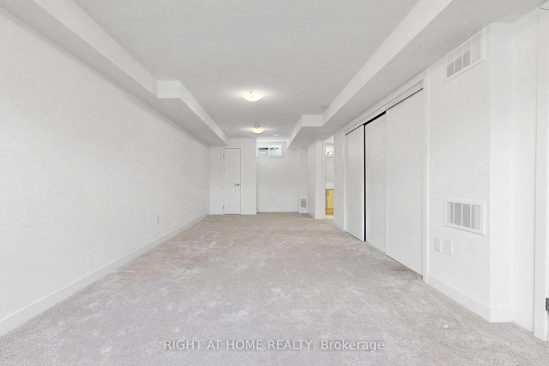 Photo 24 of 7 Selfridge Way, Whitby, Downtown Whitby — HOMEH