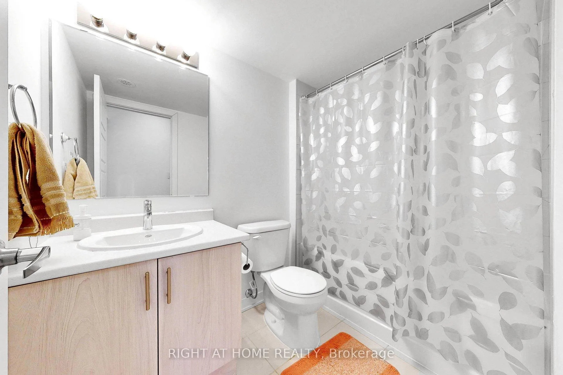 Photo 25 of 7 Selfridge Way, Whitby, Downtown Whitby — HOMEH