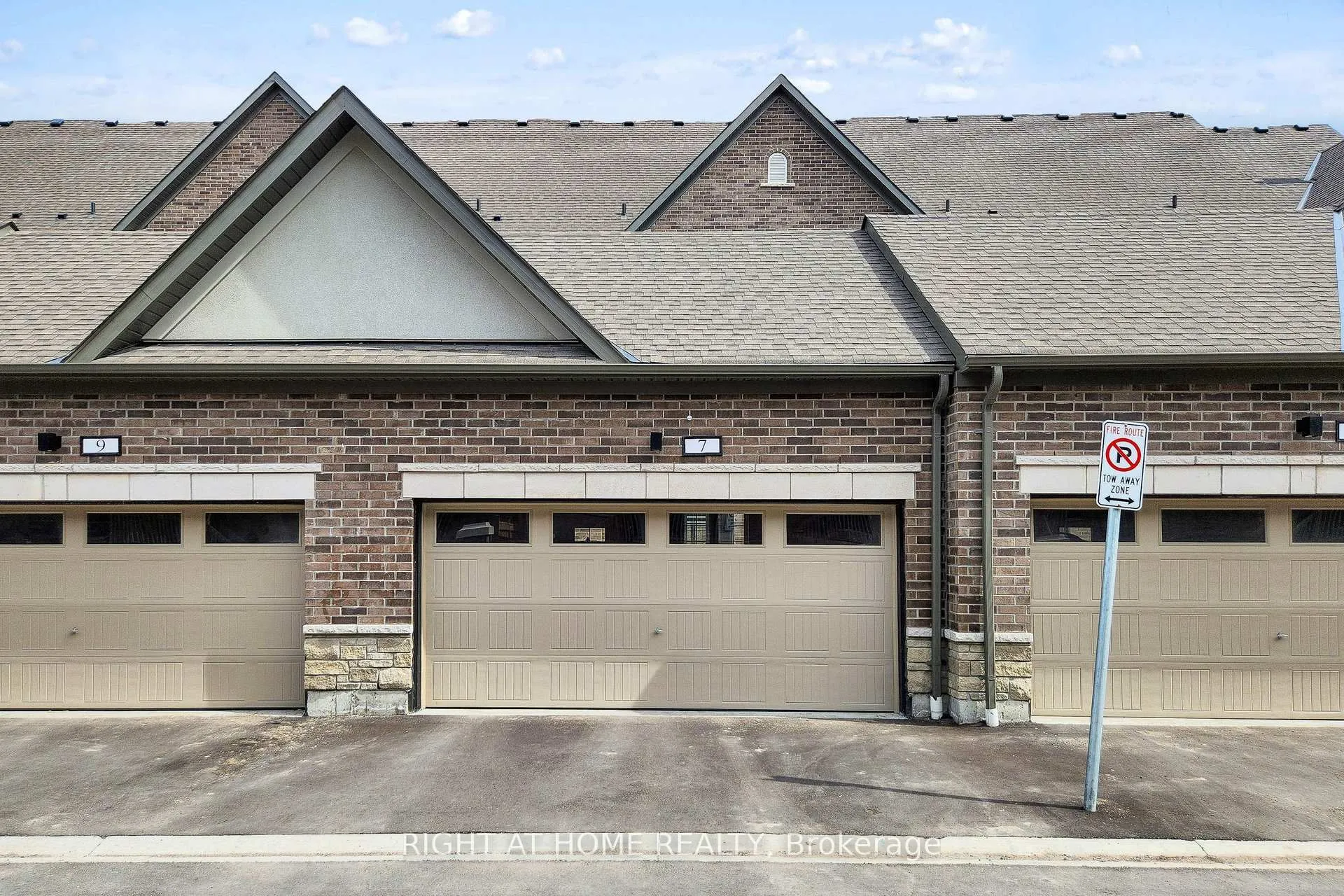 Photo 28 of 7 Selfridge Way, Whitby, Downtown Whitby — HOMEH
