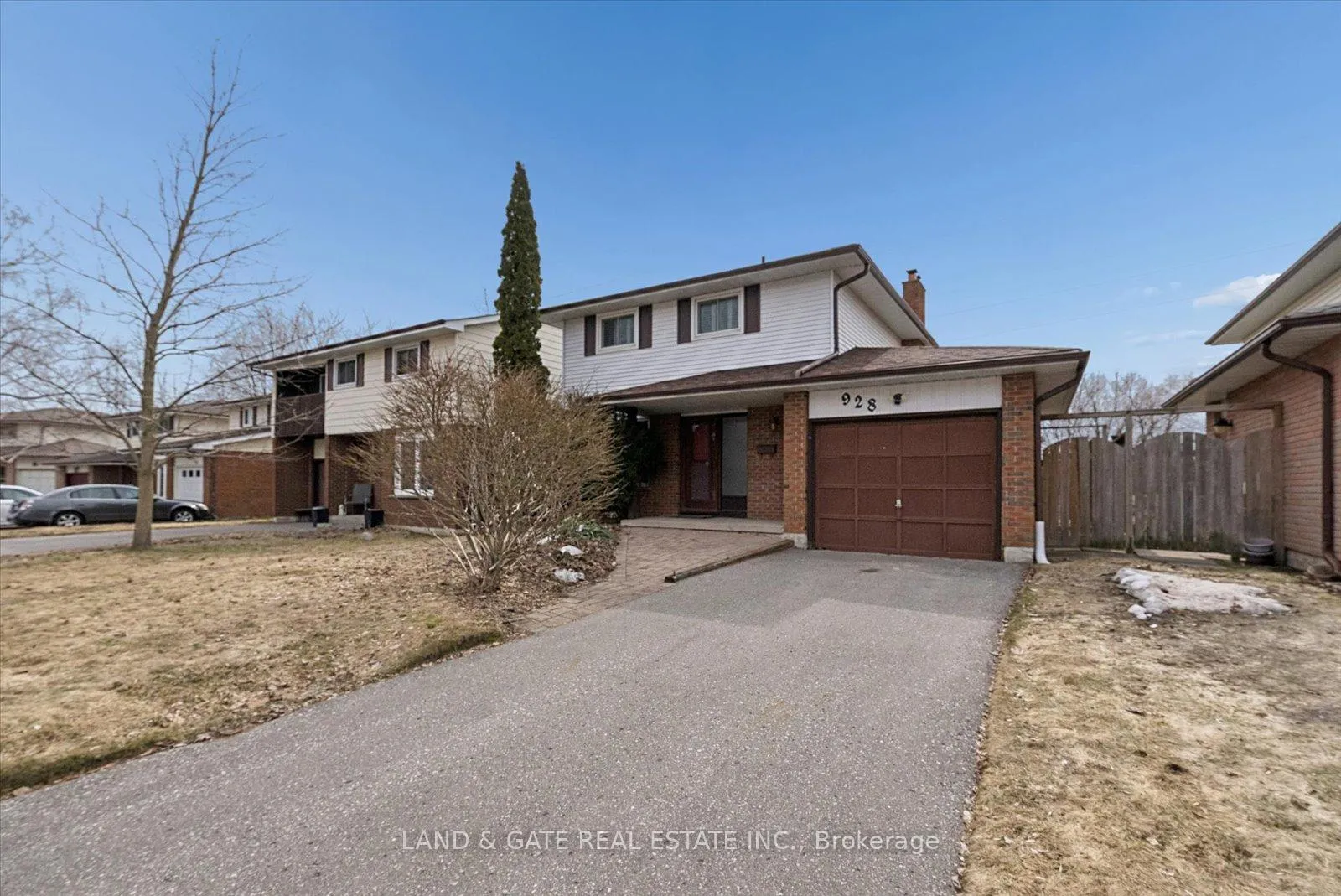 Photo 2 of 928 Downing Court, Oshawa, Centennial — HOMEH