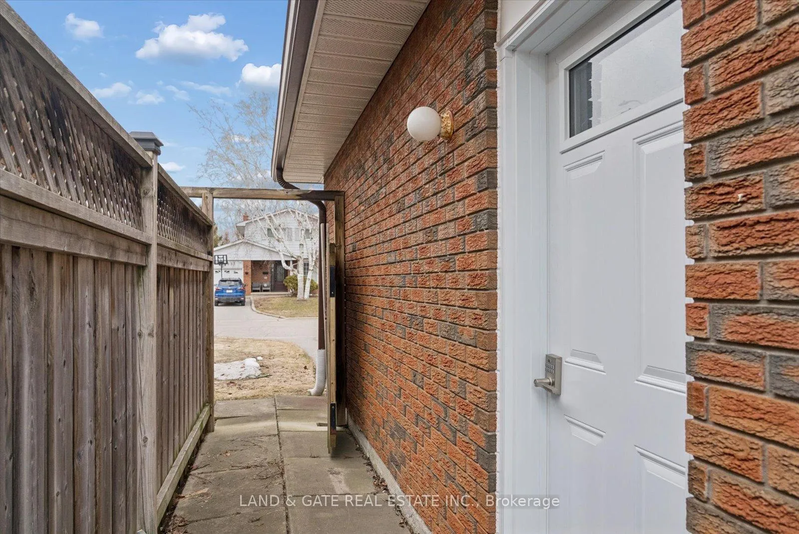 Photo 50 of 928 Downing Court, Oshawa, Centennial — HOMEH