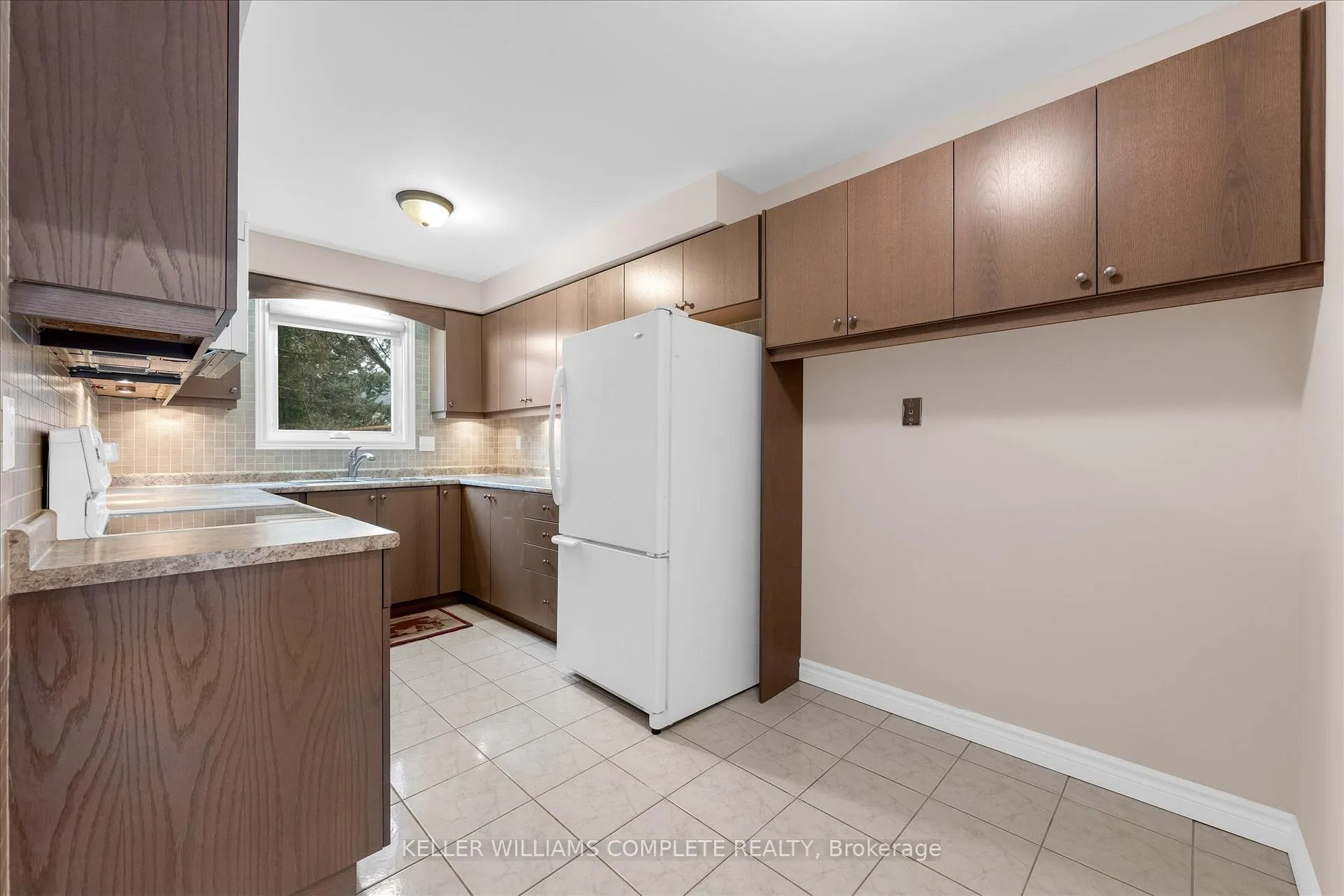 Photo 11 of Unit 1, 230 Meadowbrook Drive, Hamilton, Ancaster — HOMEH