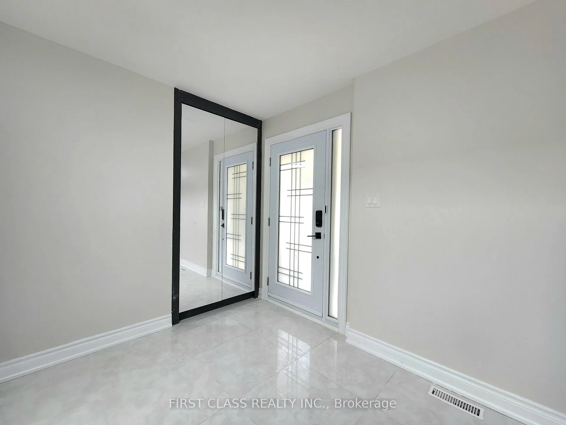 Photo 2 of 15 Strathmore Drive, Markham, Raymerville — HOMEH