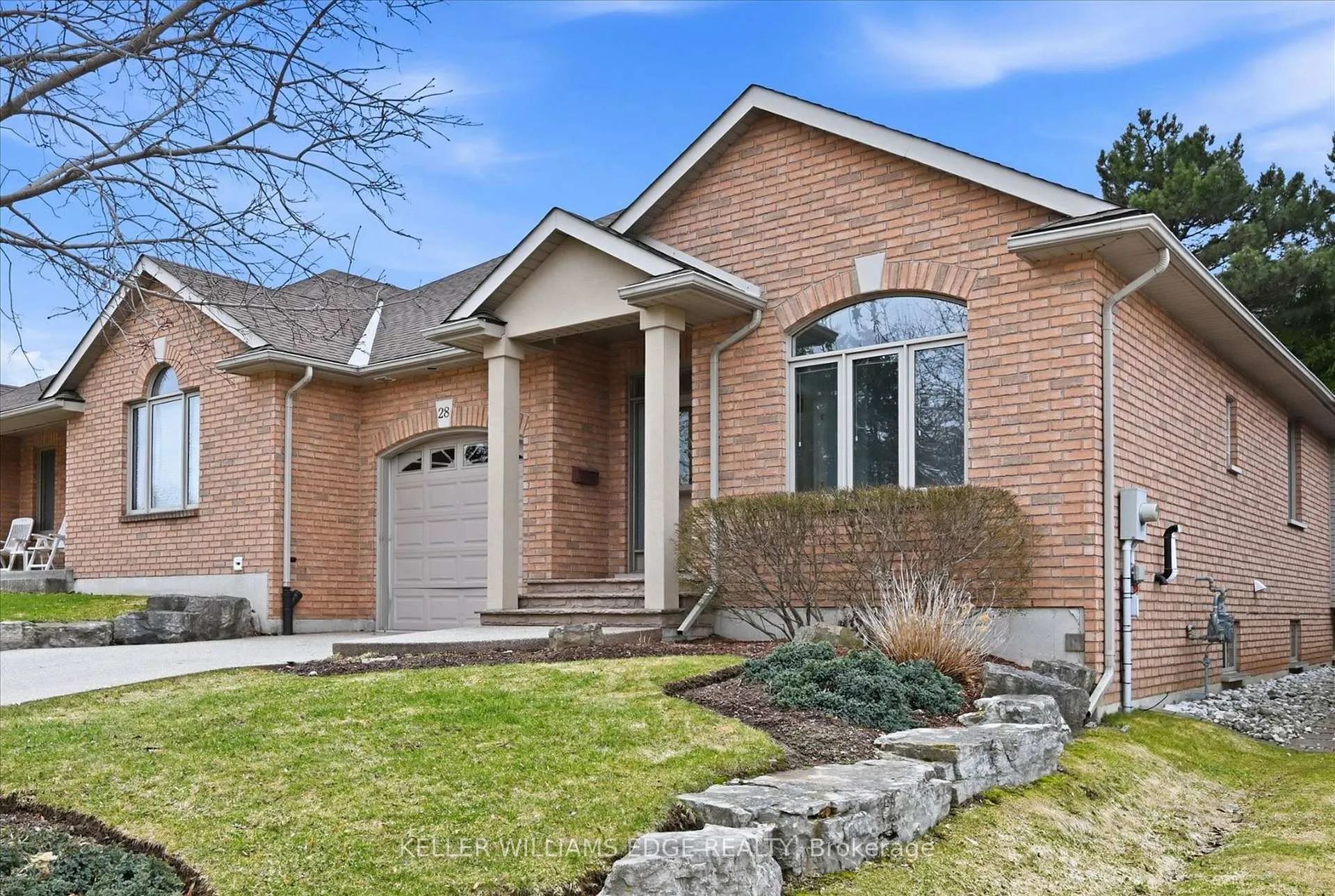 Photo 2 of 28 Wainwright Boulevard, Hamilton, Dundas — HOMEH