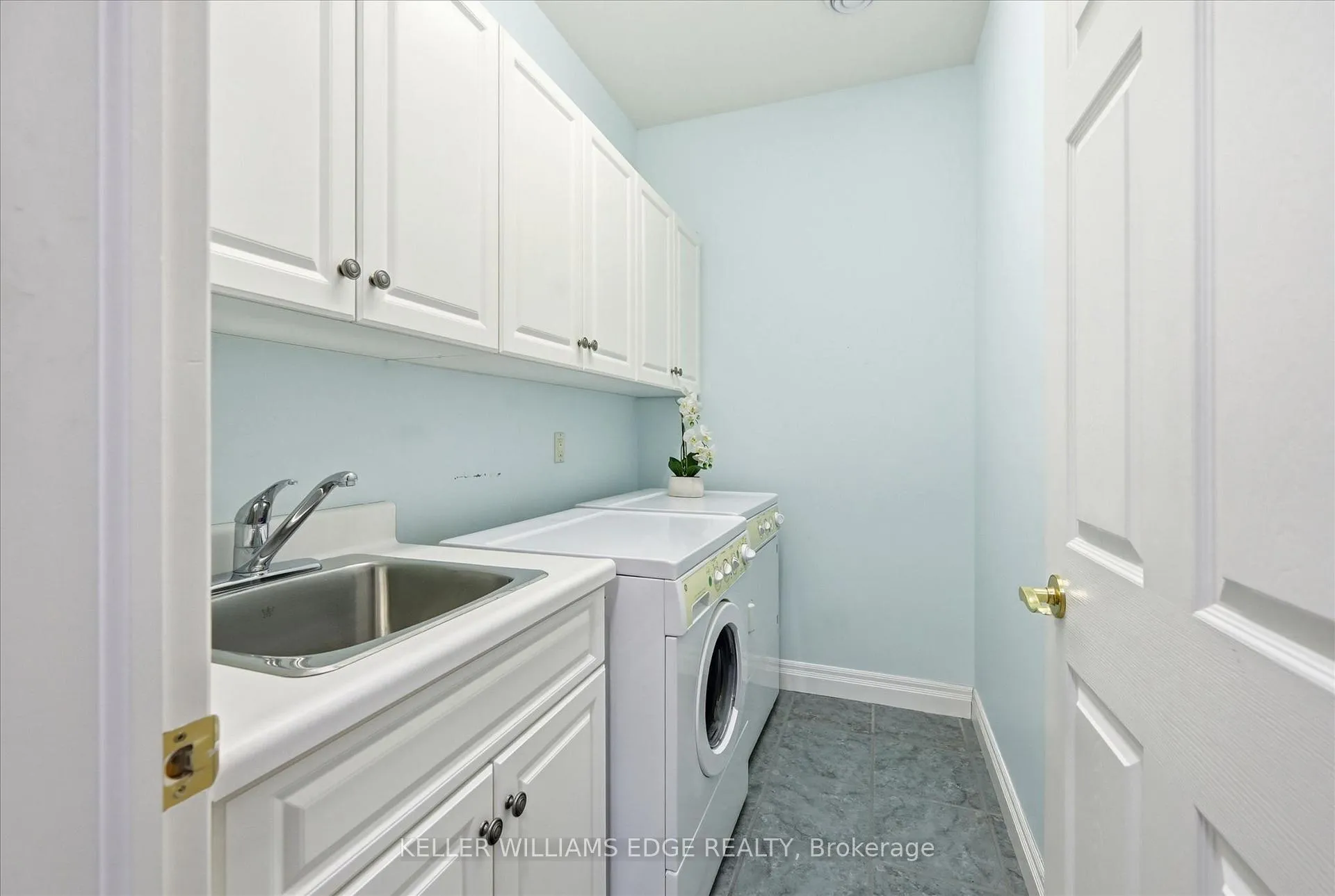 Photo 10 of 28 Wainwright Boulevard, Hamilton, Dundas — HOMEH