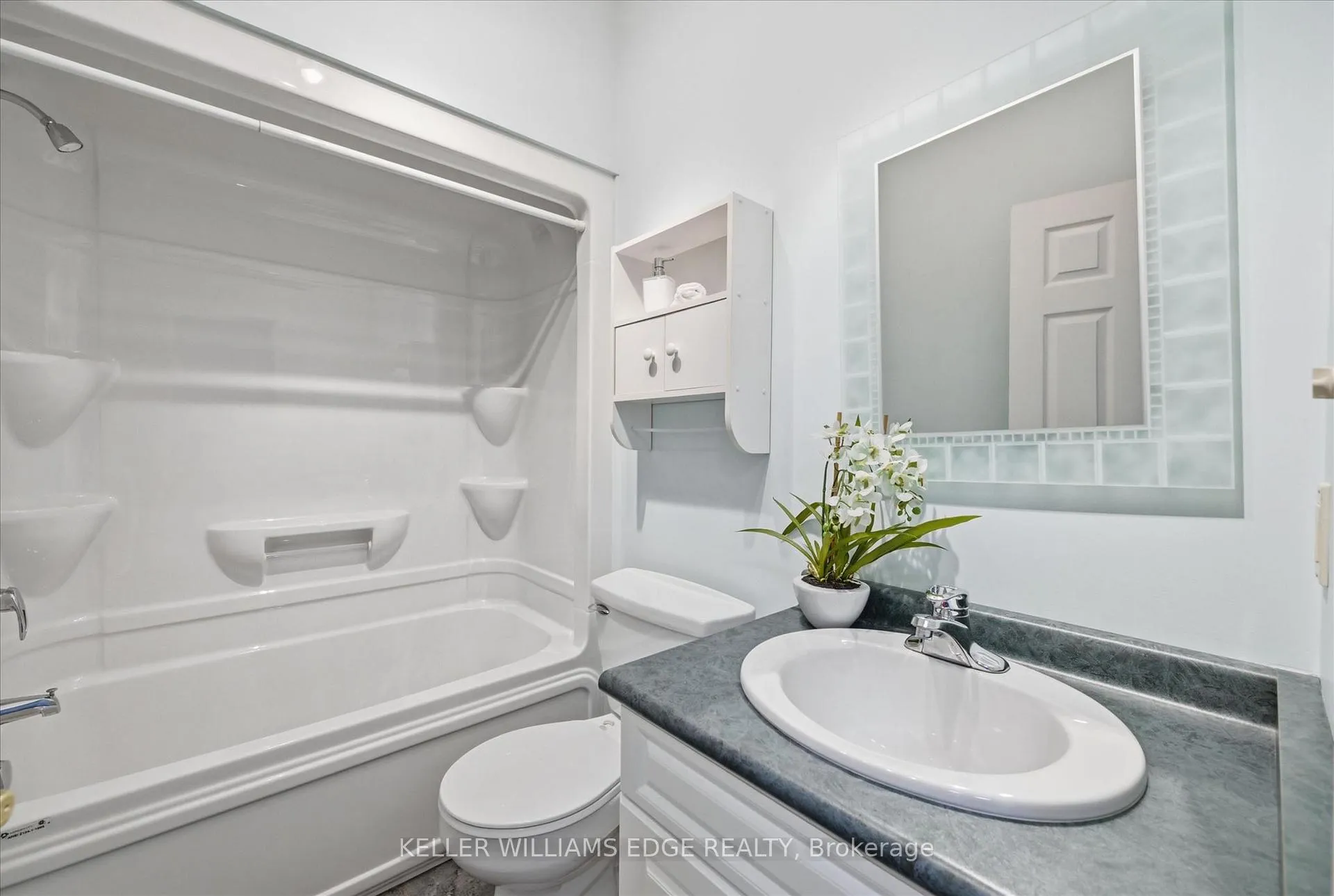 Photo 11 of 28 Wainwright Boulevard, Hamilton, Dundas — HOMEH