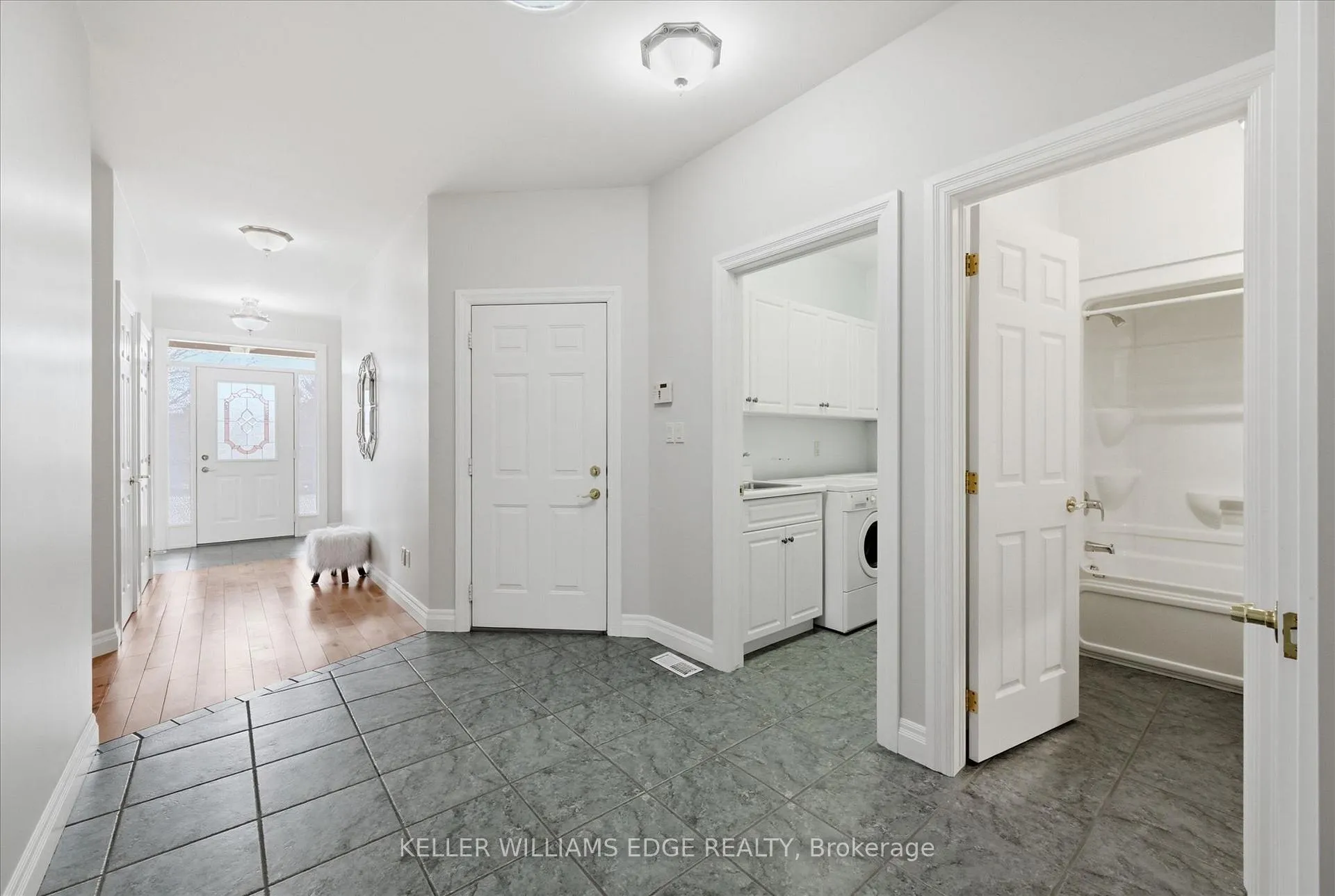 Photo 12 of 28 Wainwright Boulevard, Hamilton, Dundas — HOMEH