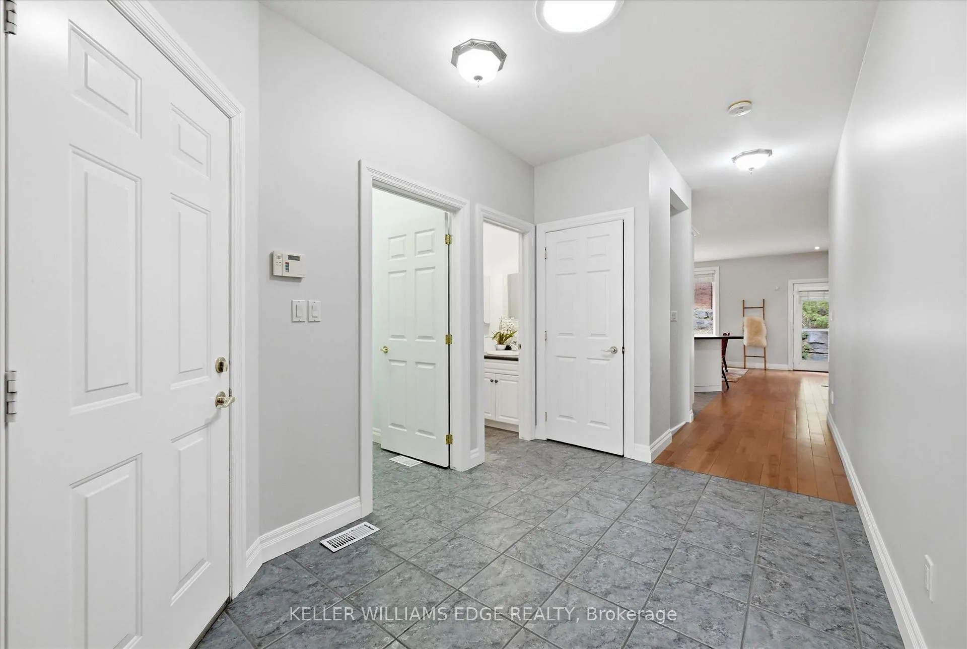 Photo 13 of 28 Wainwright Boulevard, Hamilton, Dundas — HOMEH
