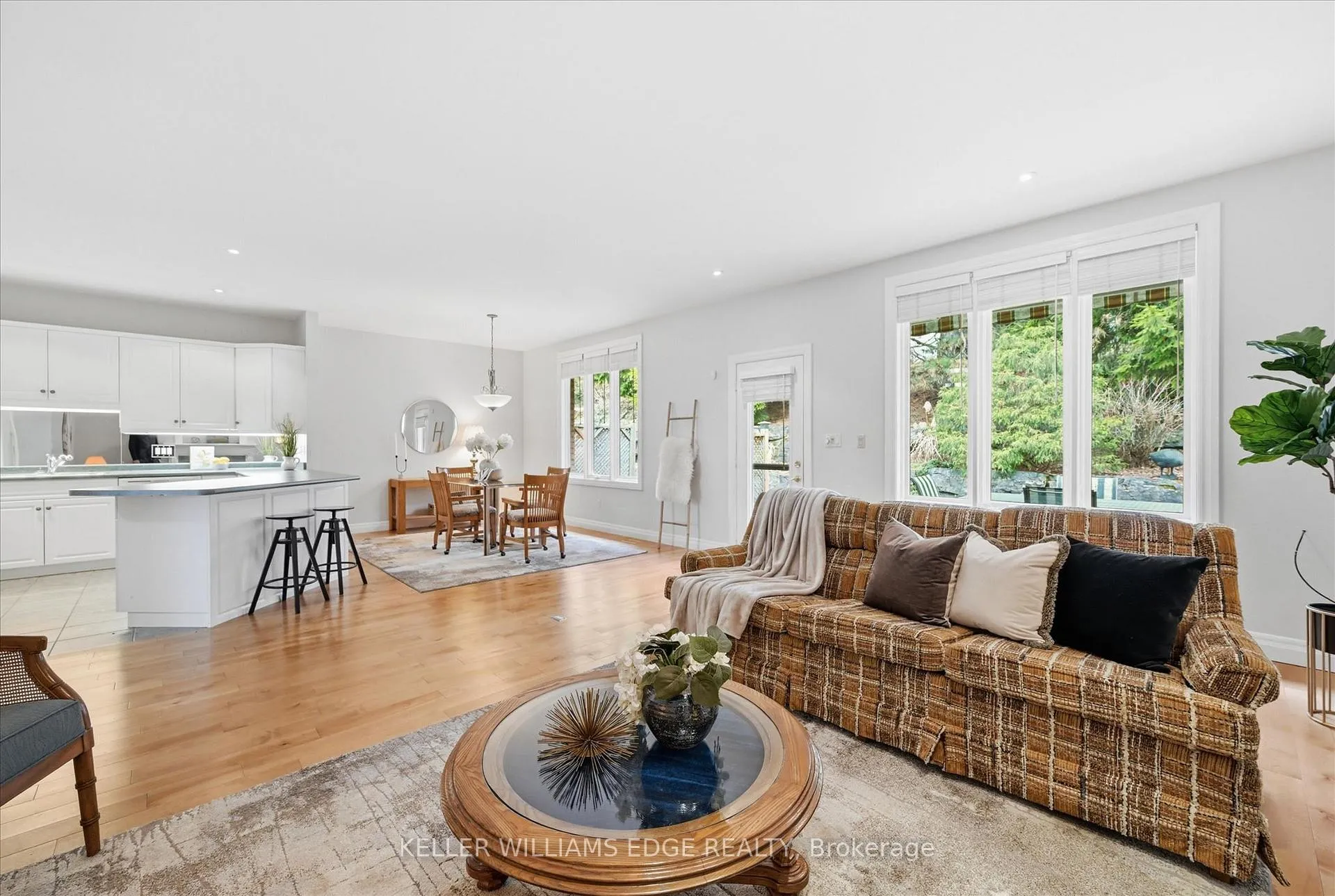 Photo 17 of 28 Wainwright Boulevard, Hamilton, Dundas — HOMEH