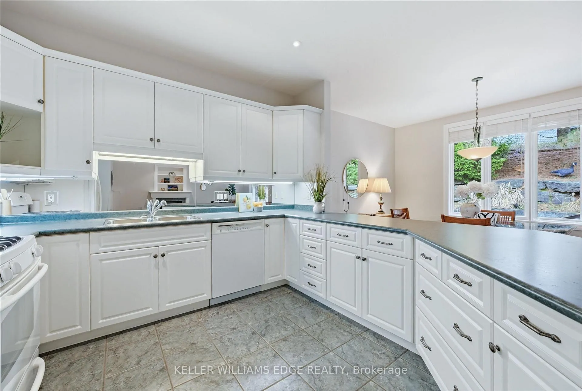 Photo 23 of 28 Wainwright Boulevard, Hamilton, Dundas — HOMEH
