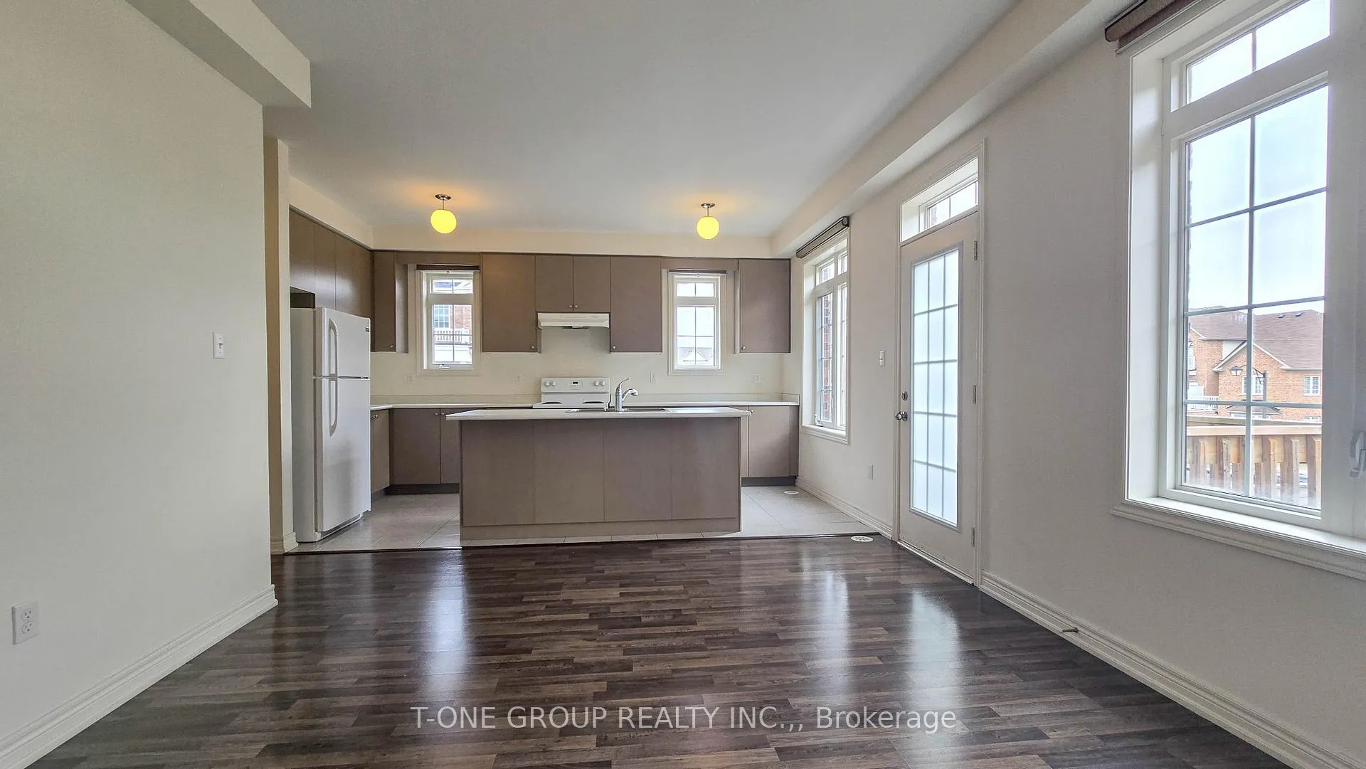 Photo 4 of 8 Larry Grove Way, Markham, Greensborough — HOMEH