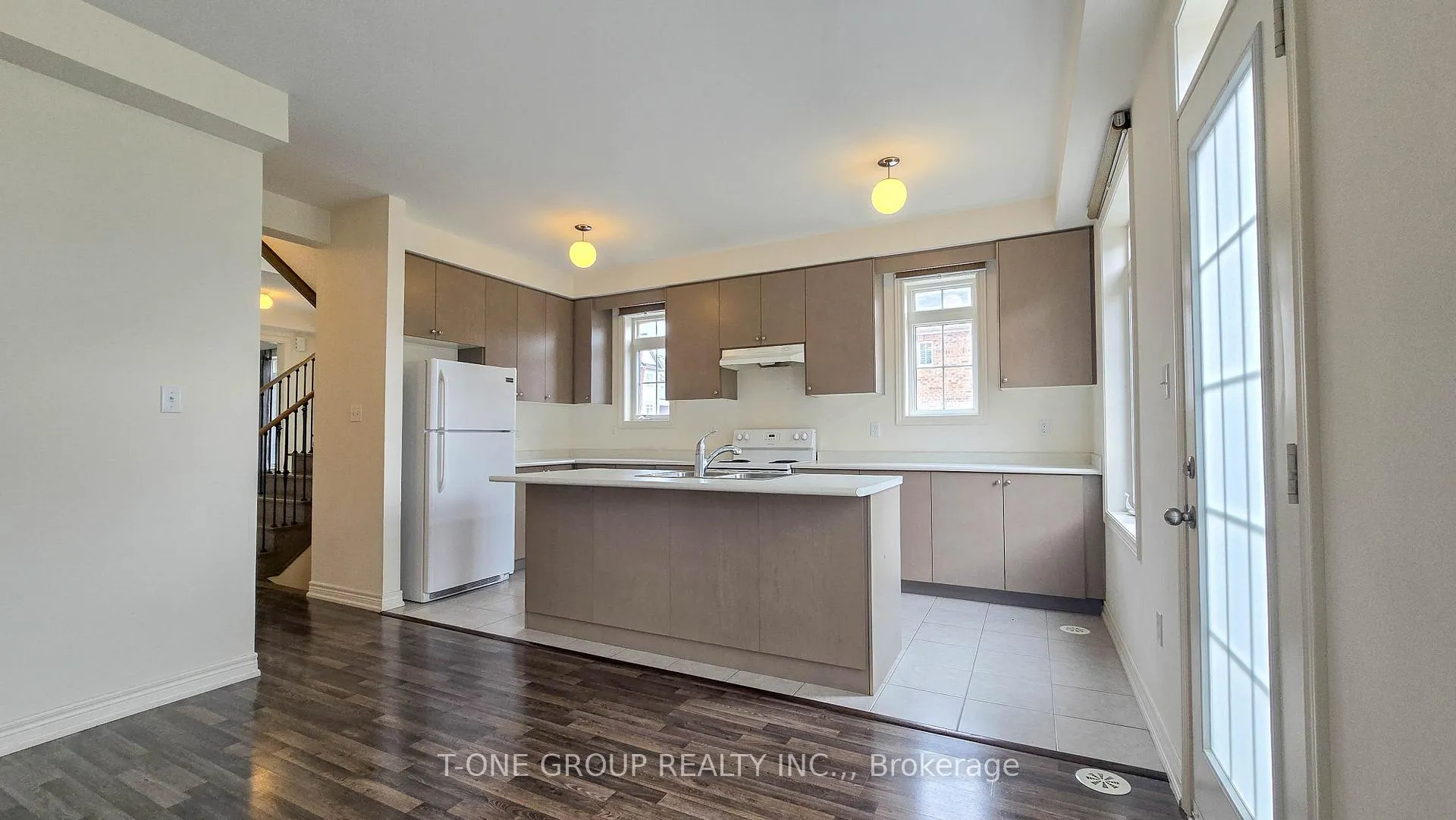 Photo 5 of 8 Larry Grove Way, Markham, Greensborough — HOMEH