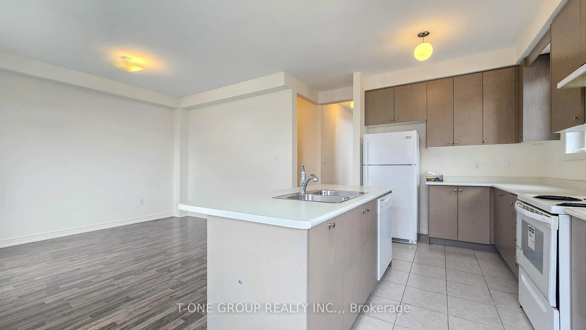 Photo 6 of 8 Larry Grove Way, Markham, Greensborough — HOMEH