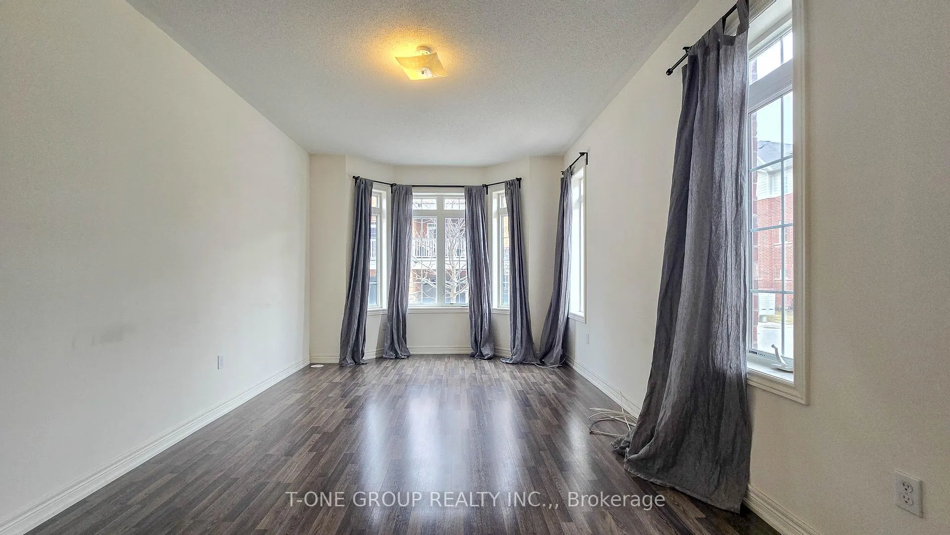 Photo 10 of 8 Larry Grove Way, Markham, Greensborough — HOMEH