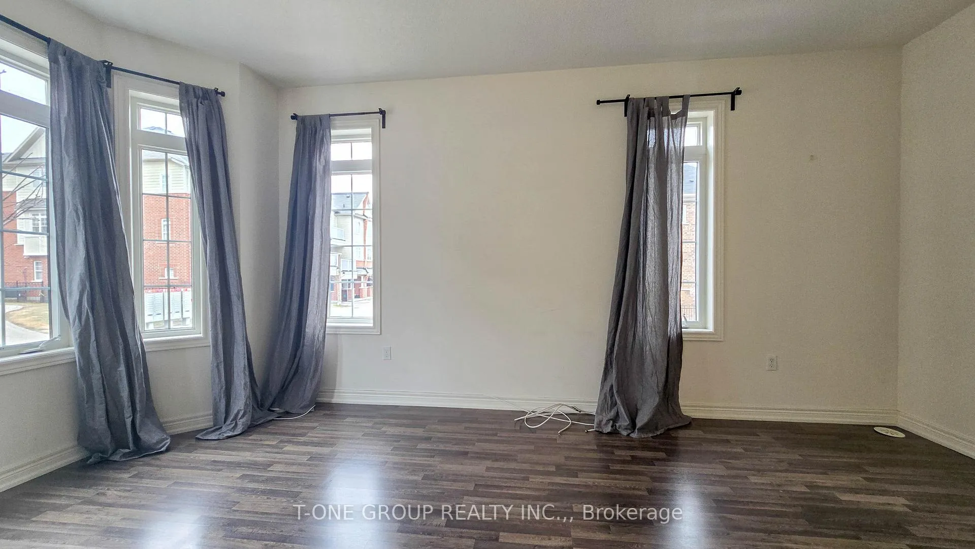 Photo 11 of 8 Larry Grove Way, Markham, Greensborough — HOMEH