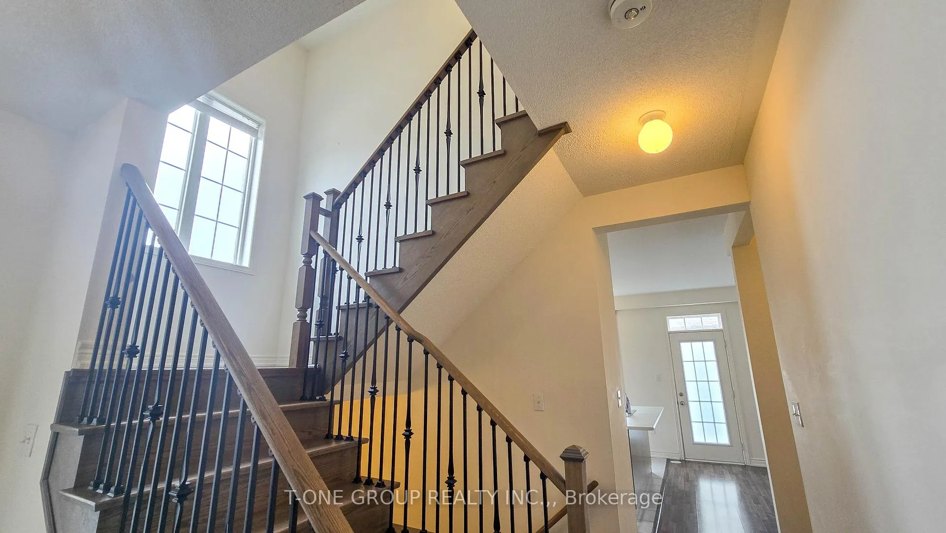 Photo 13 of 8 Larry Grove Way, Markham, Greensborough — HOMEH