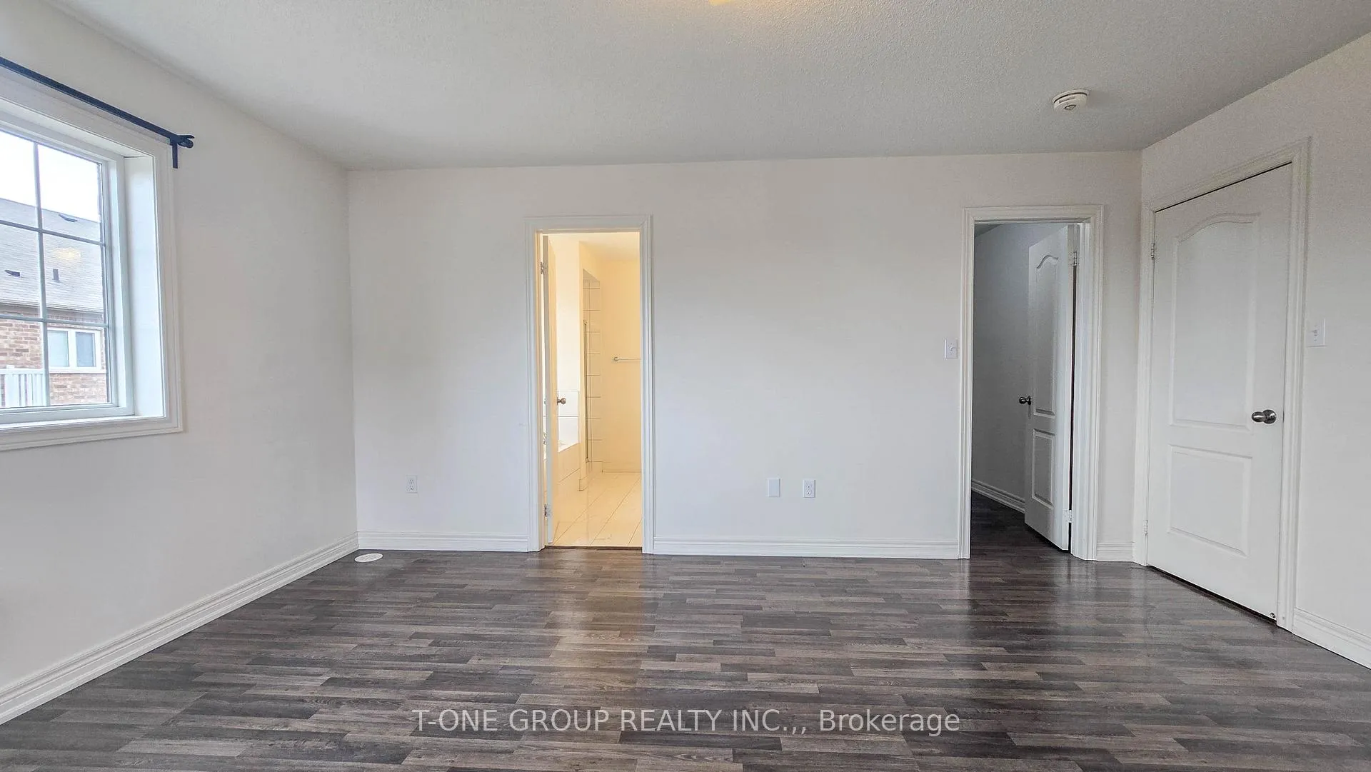 Photo 16 of 8 Larry Grove Way, Markham, Greensborough — HOMEH