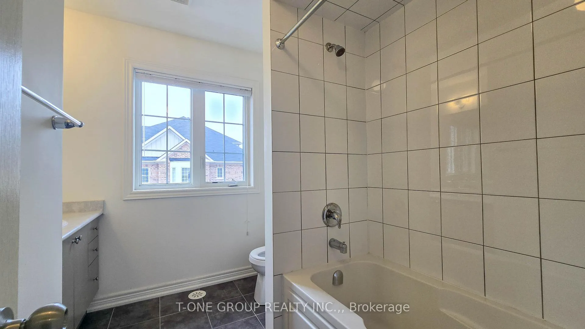 Photo 23 of 8 Larry Grove Way, Markham, Greensborough — HOMEH