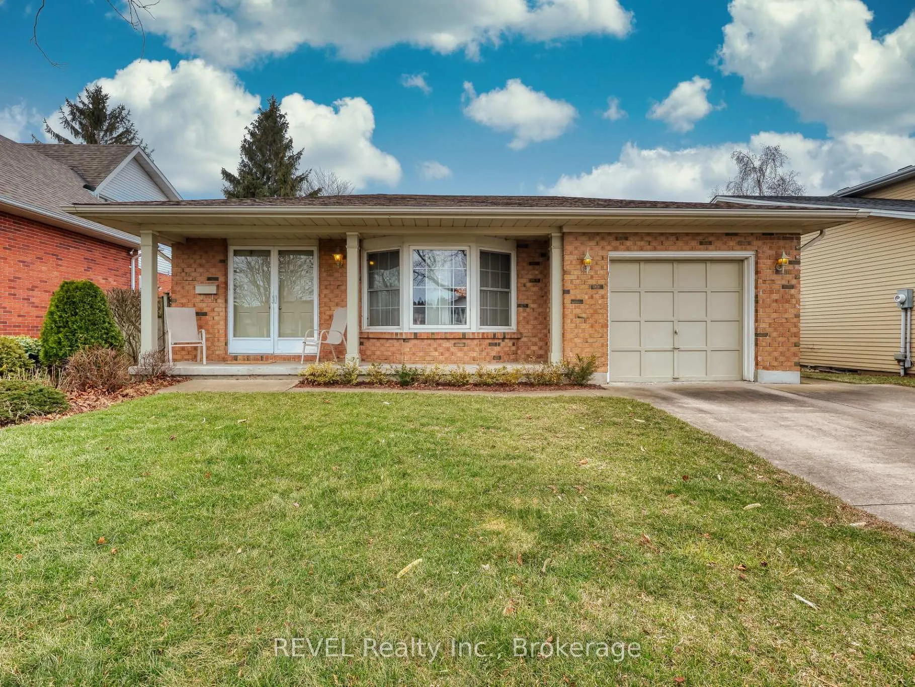 Photo 1 of 31 Cole Farm Boulevard, St. Catharines, Port Dalhousie — HOMEH