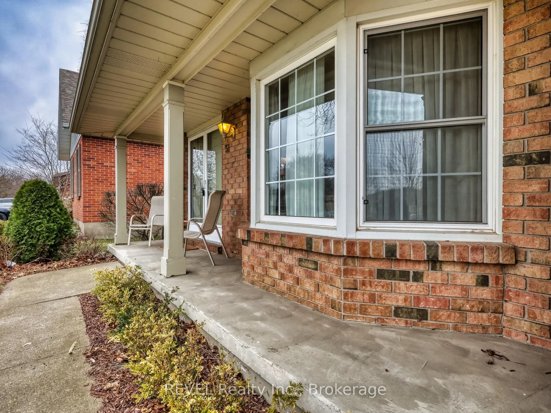 Photo 4 of 31 Cole Farm Boulevard, St. Catharines, Port Dalhousie — HOMEH