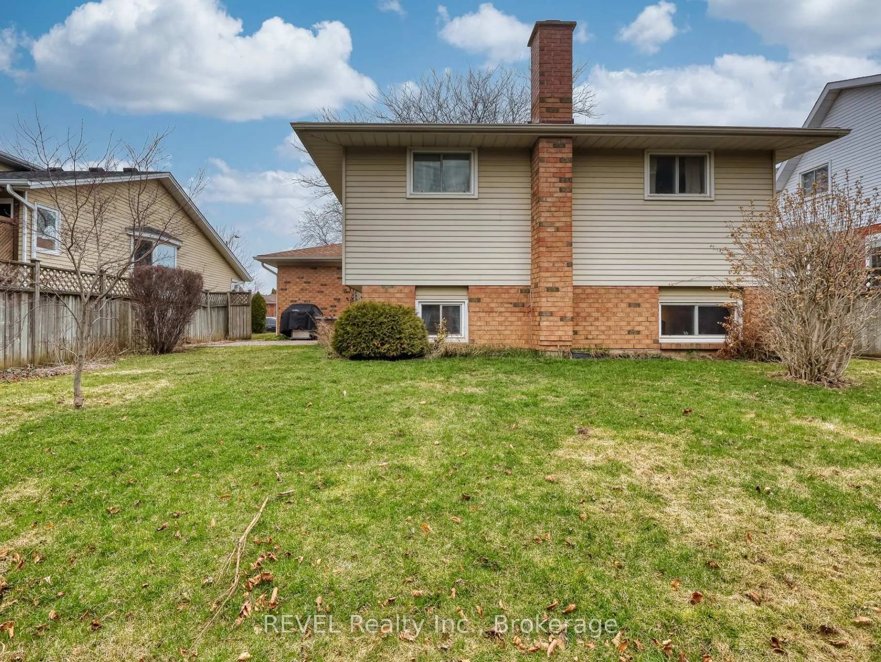 Photo 5 of 31 Cole Farm Boulevard, St. Catharines, Port Dalhousie — HOMEH