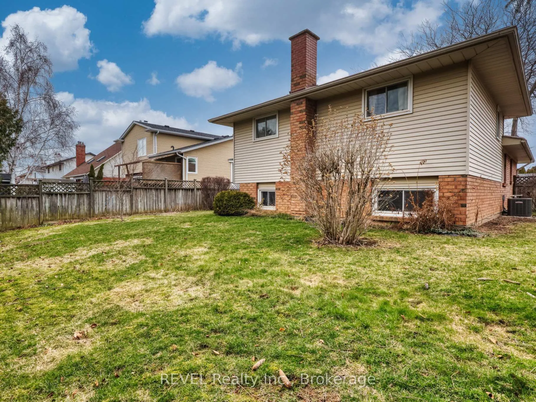 Photo 6 of 31 Cole Farm Boulevard, St. Catharines, Port Dalhousie — HOMEH