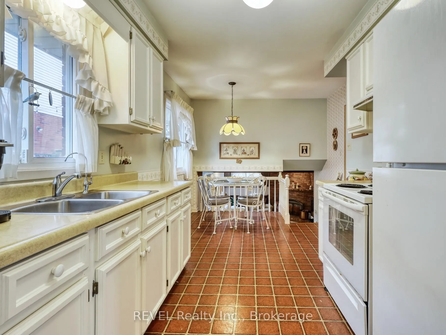Photo 12 of 31 Cole Farm Boulevard, St. Catharines, Port Dalhousie — HOMEH