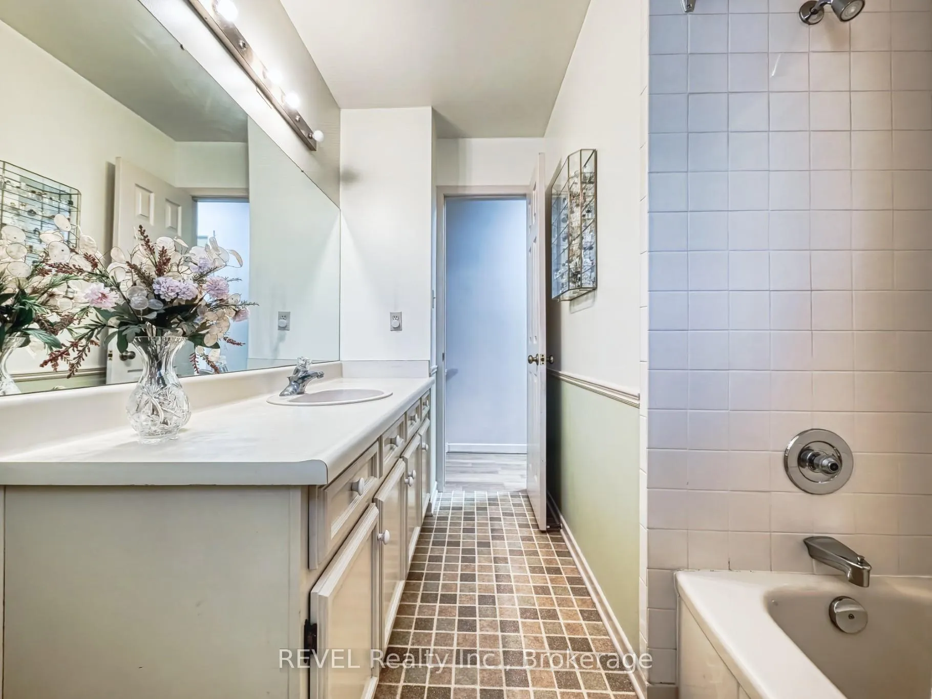 Photo 30 of 31 Cole Farm Boulevard, St. Catharines, Port Dalhousie — HOMEH