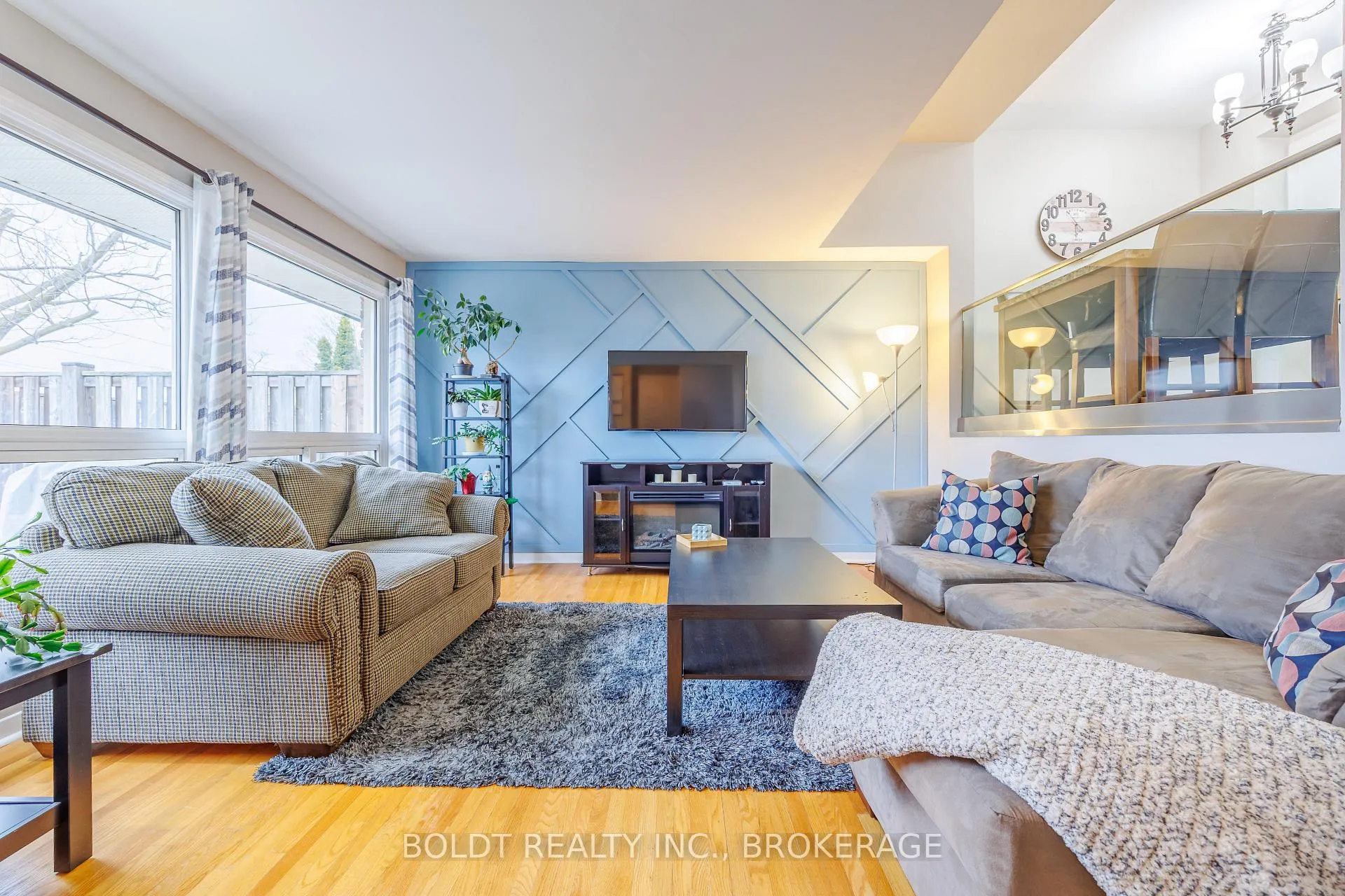 Front of Unit 101, 5 Woodlawn Court