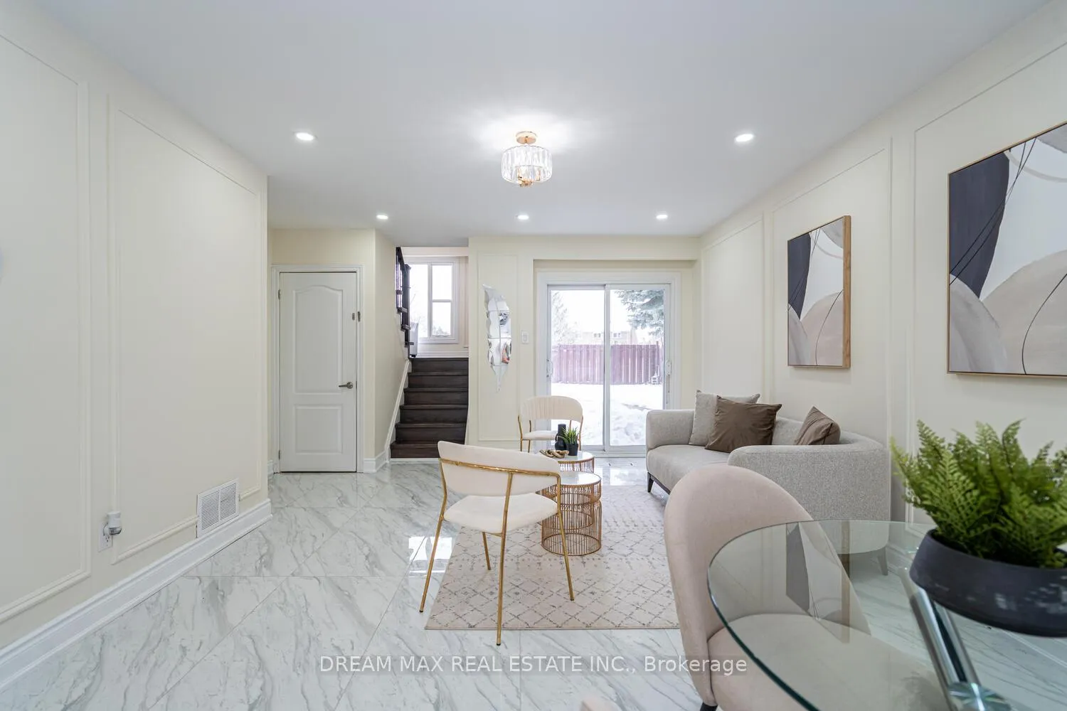 Photo 4 of 68 Winterfold Drive, Brampton, Madoc — HOMEH