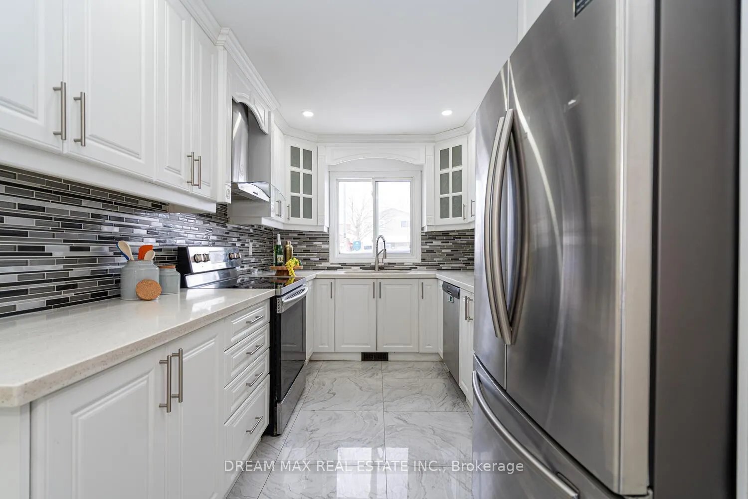 Photo 10 of 68 Winterfold Drive, Brampton, Madoc — HOMEH