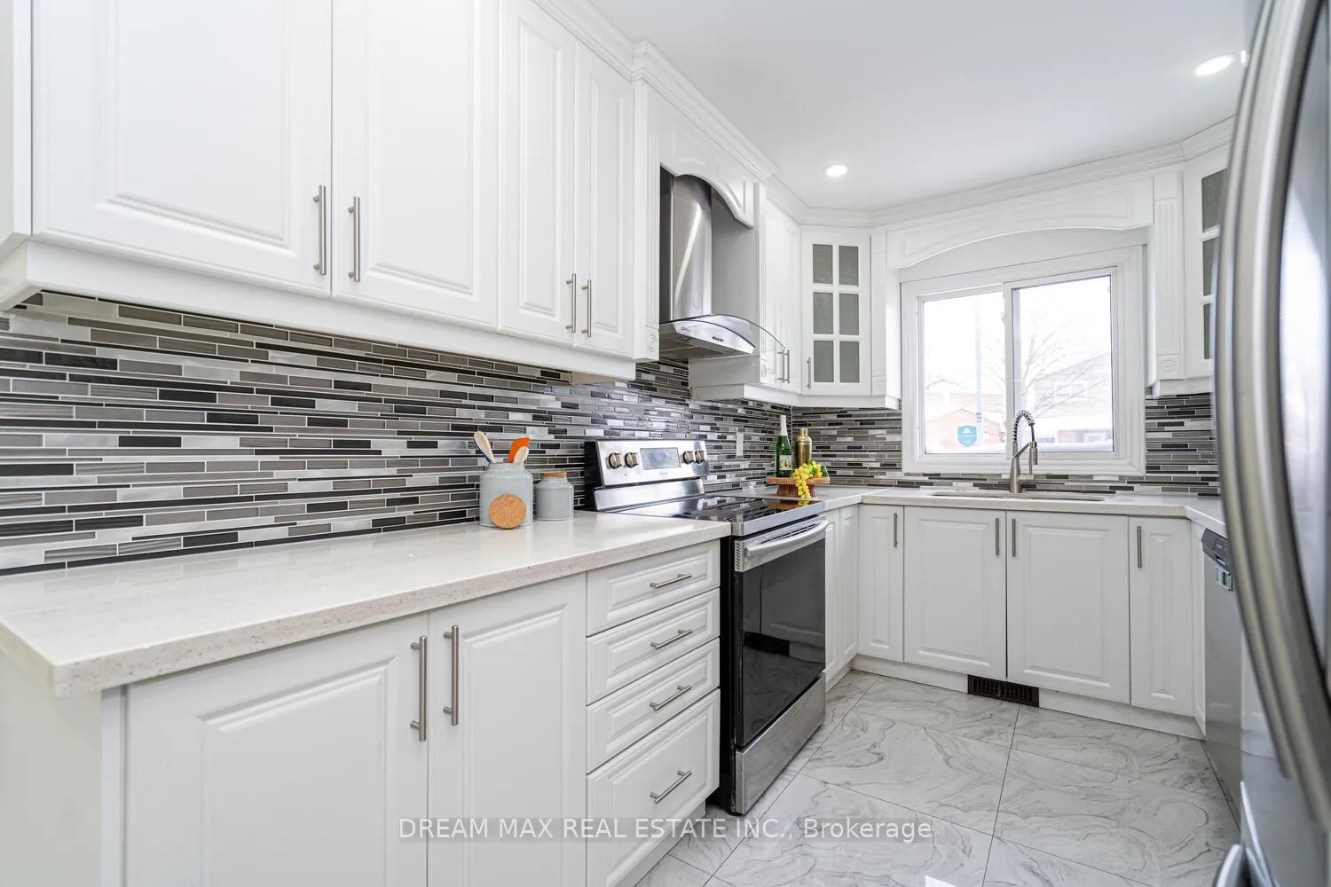 Photo 11 of 68 Winterfold Drive, Brampton, Madoc — HOMEH