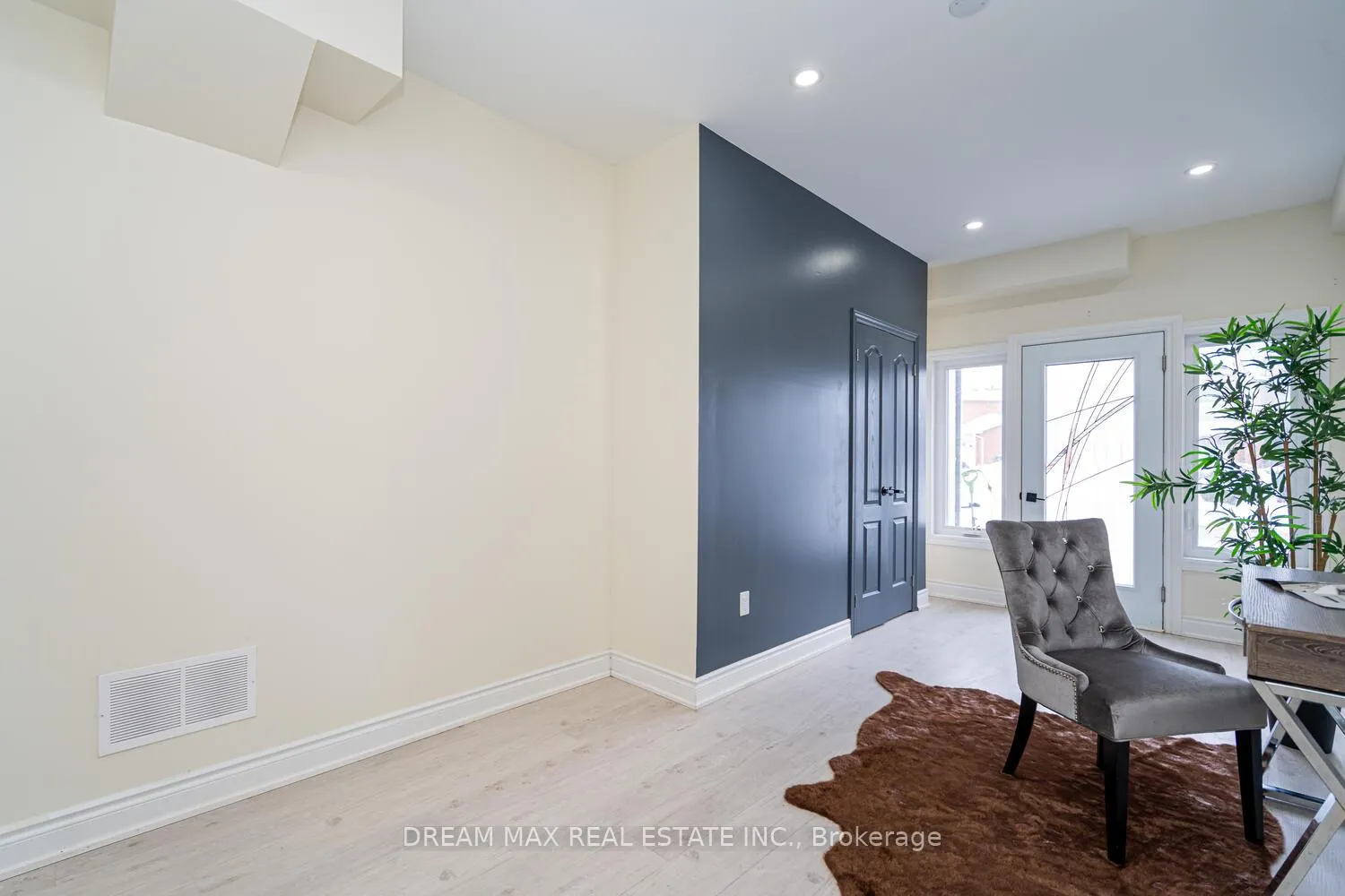 Photo 17 of 68 Winterfold Drive, Brampton, Madoc — HOMEH