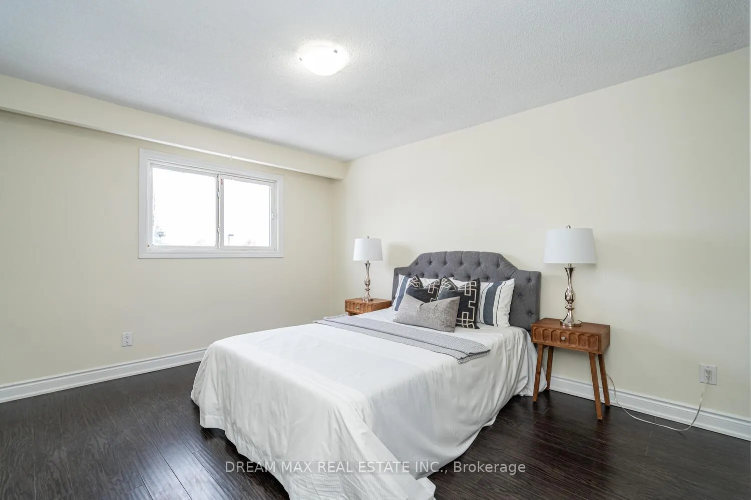 Photo 24 of 68 Winterfold Drive, Brampton, Madoc — HOMEH