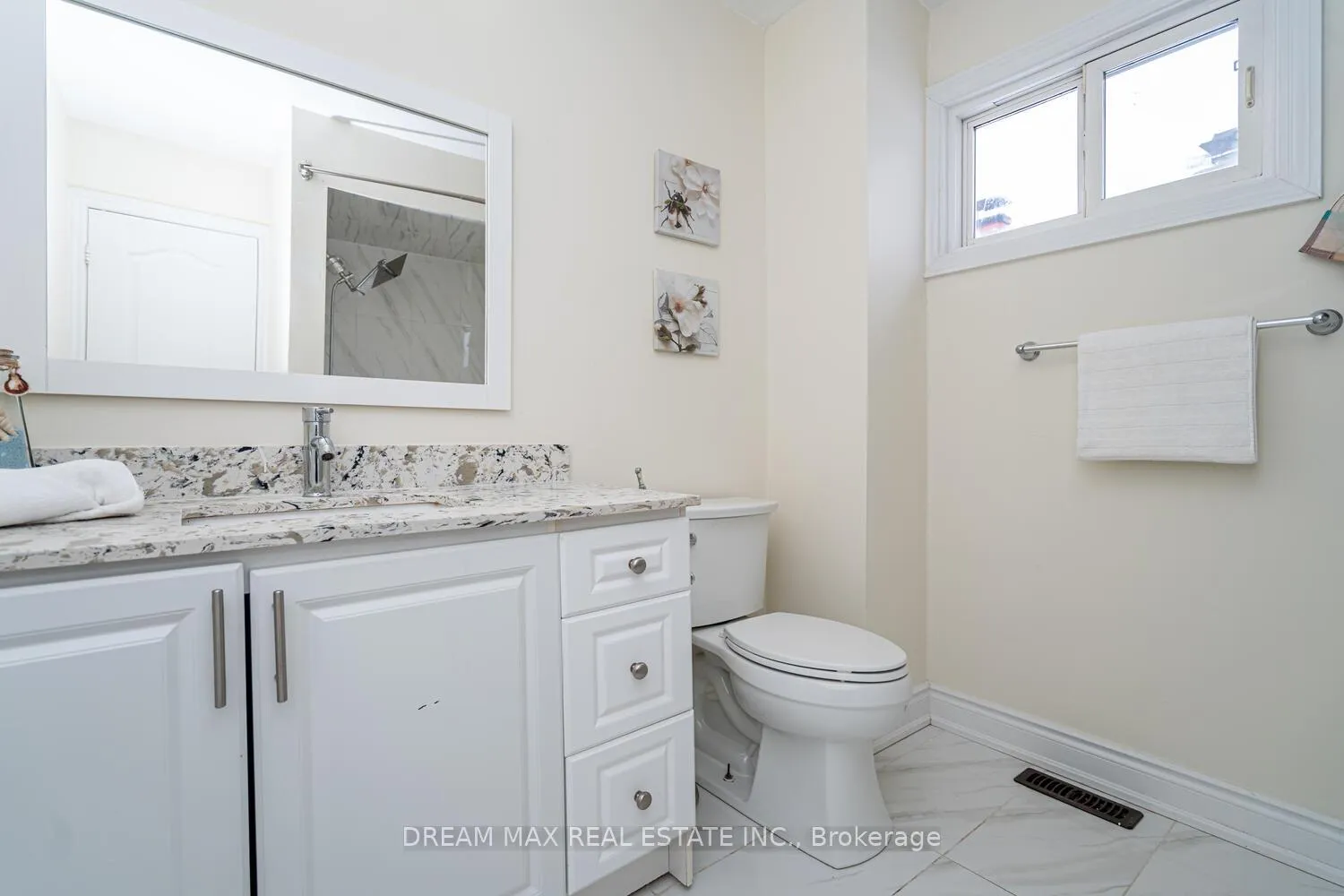 Photo 30 of 68 Winterfold Drive, Brampton, Madoc — HOMEH