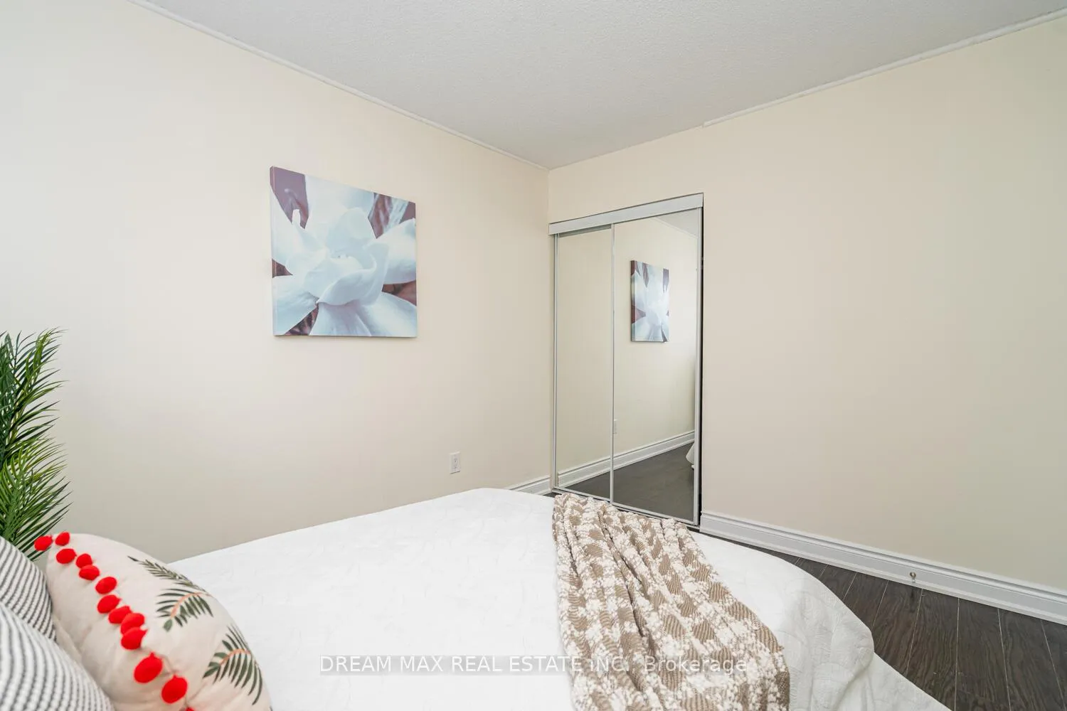 Photo 37 of 68 Winterfold Drive, Brampton, Madoc — HOMEH