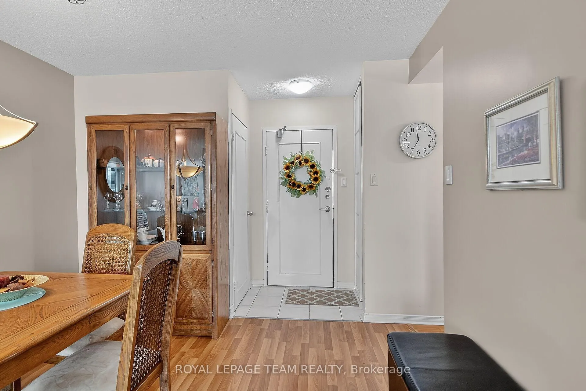 Photo 6 of Unit 606, 555 Brittany Drive, Ottawa, Viscount Alexander Park — HOMEH
