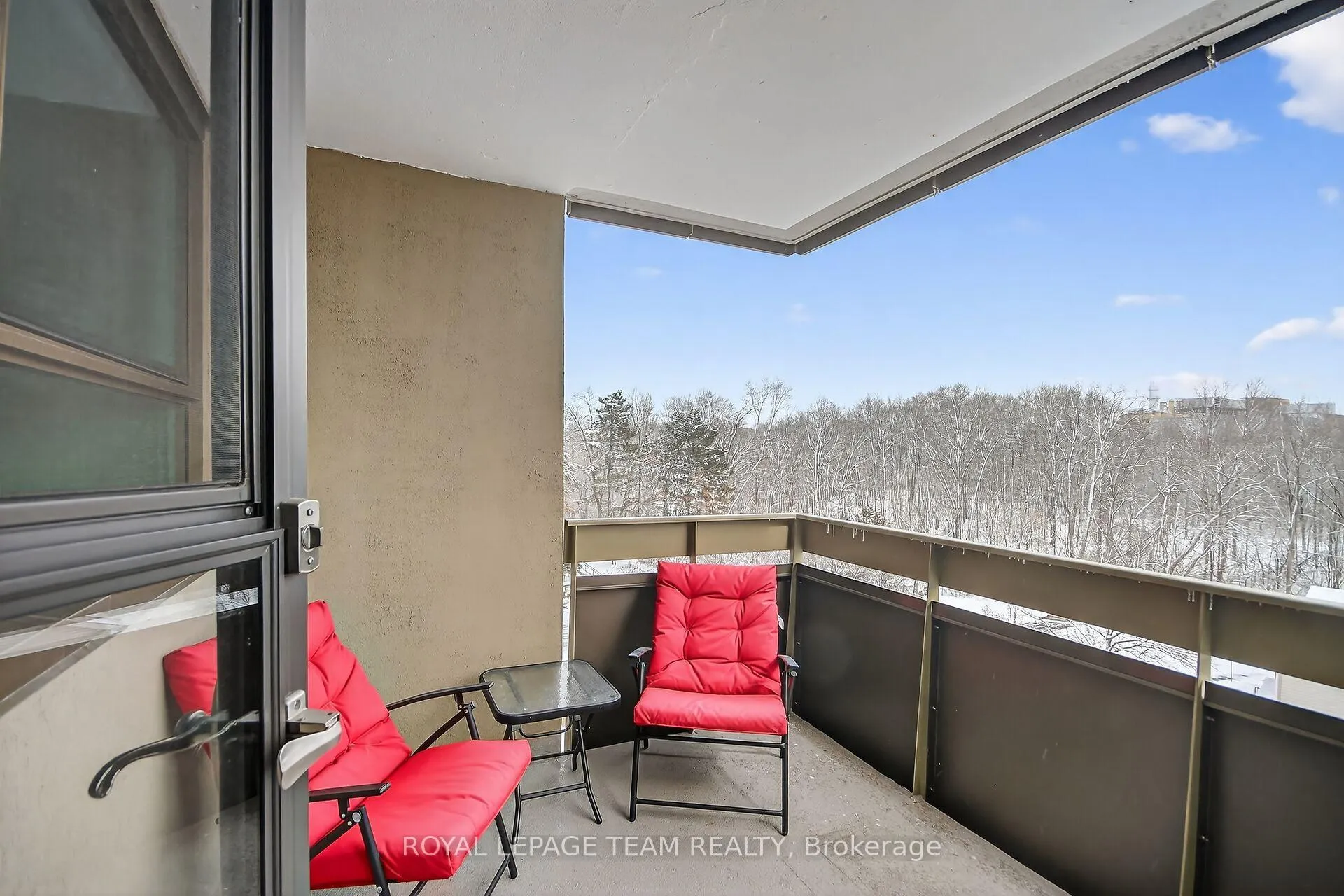 Photo 11 of Unit 606, 555 Brittany Drive, Ottawa, Viscount Alexander Park — HOMEH