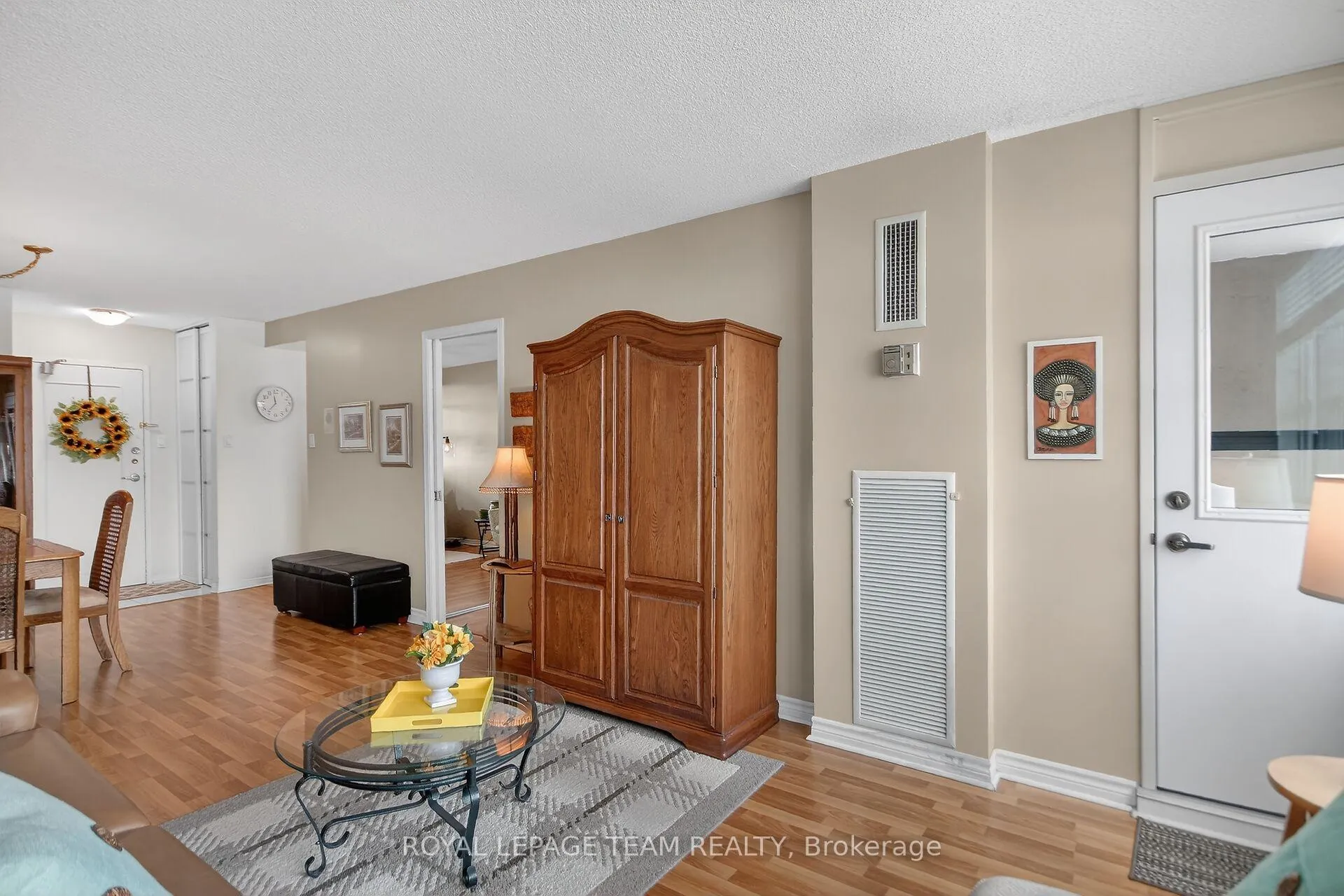 Photo 12 of Unit 606, 555 Brittany Drive, Ottawa, Viscount Alexander Park — HOMEH