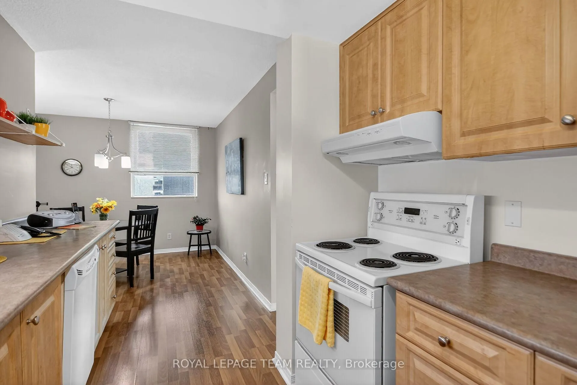 Photo 15 of Unit 606, 555 Brittany Drive, Ottawa, Viscount Alexander Park — HOMEH